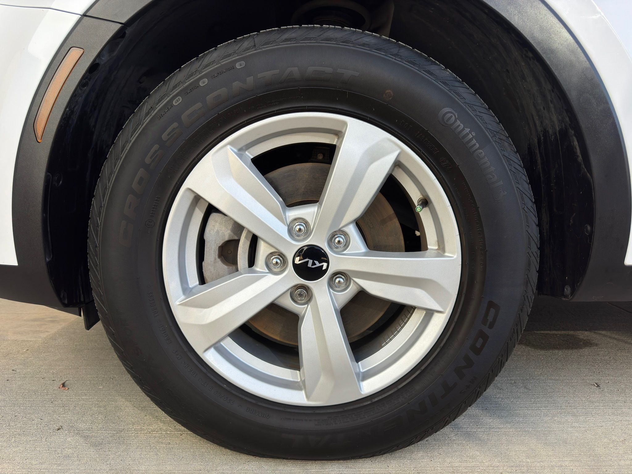 2025 Kia Sorento LX White at Community Kia