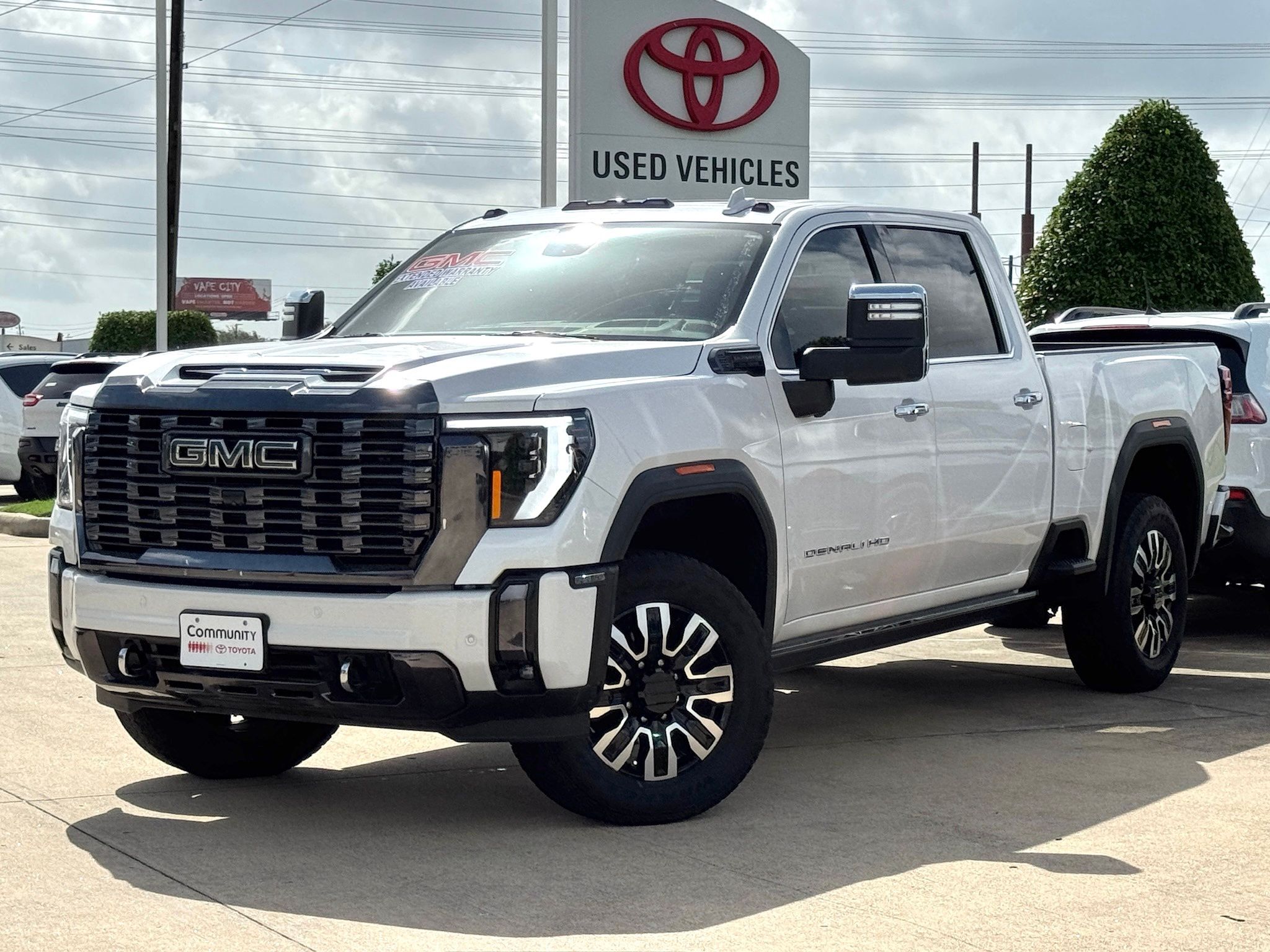 2024 GMC Sierra 2500HD Denali Ultimate White at South Houston Nissan