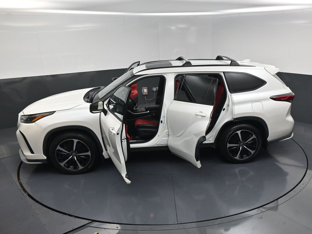 2021 Toyota Highlander XSE White at Toyota of Victoria