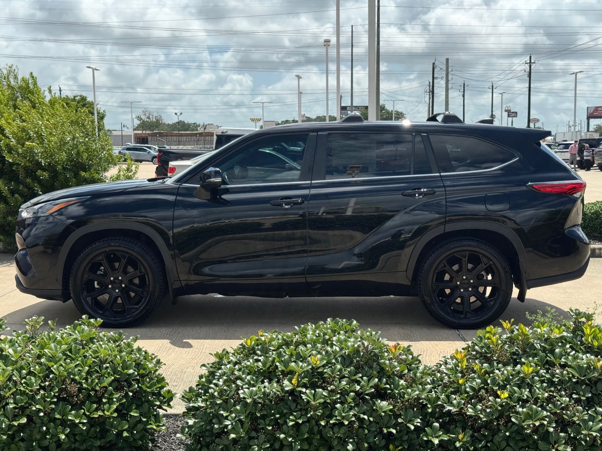 2023 Toyota Highlander LE Black at North Houston Mitsubishi