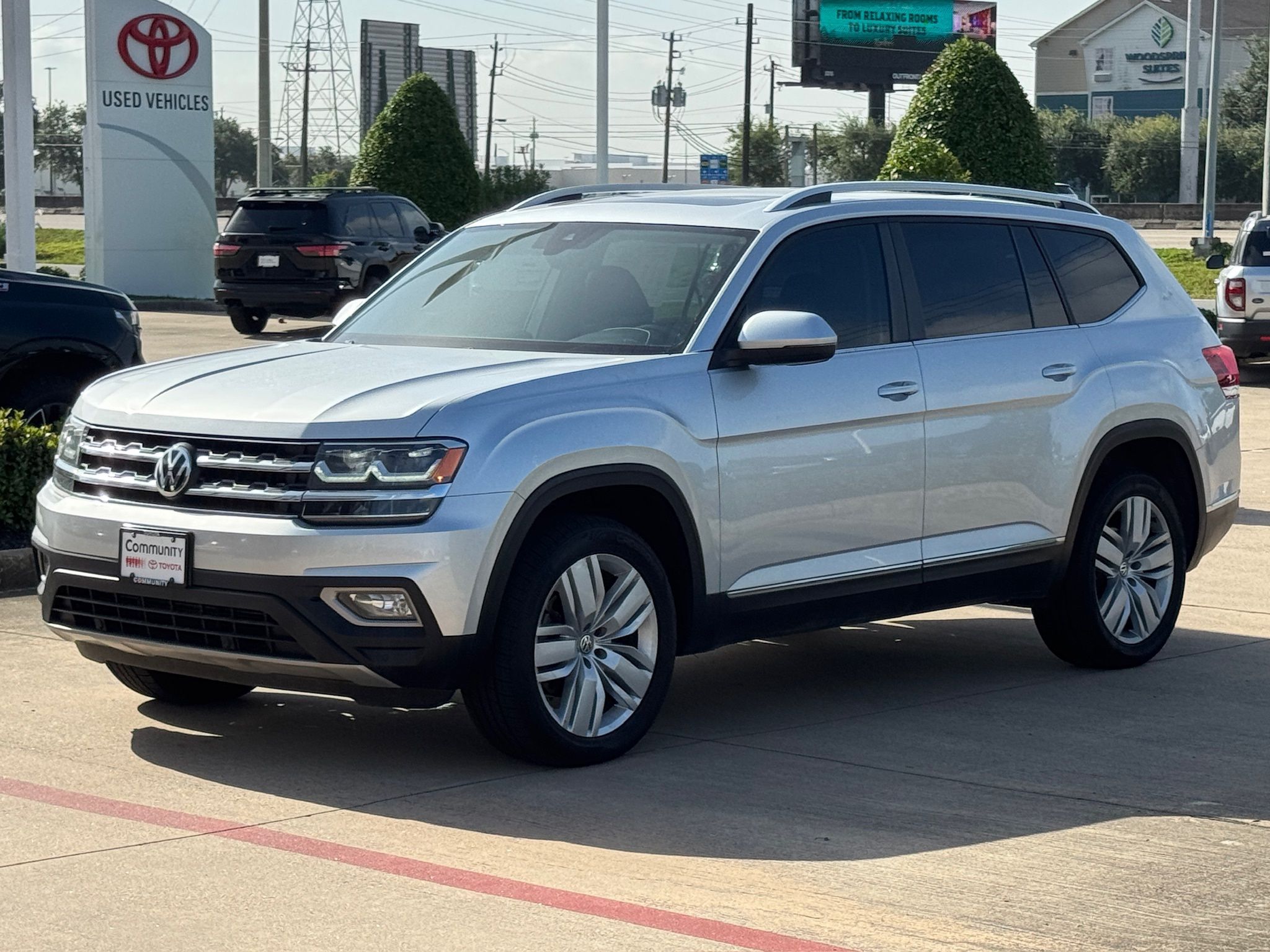 2019 Volkswagen Atlas SEL Silver at Community Kia