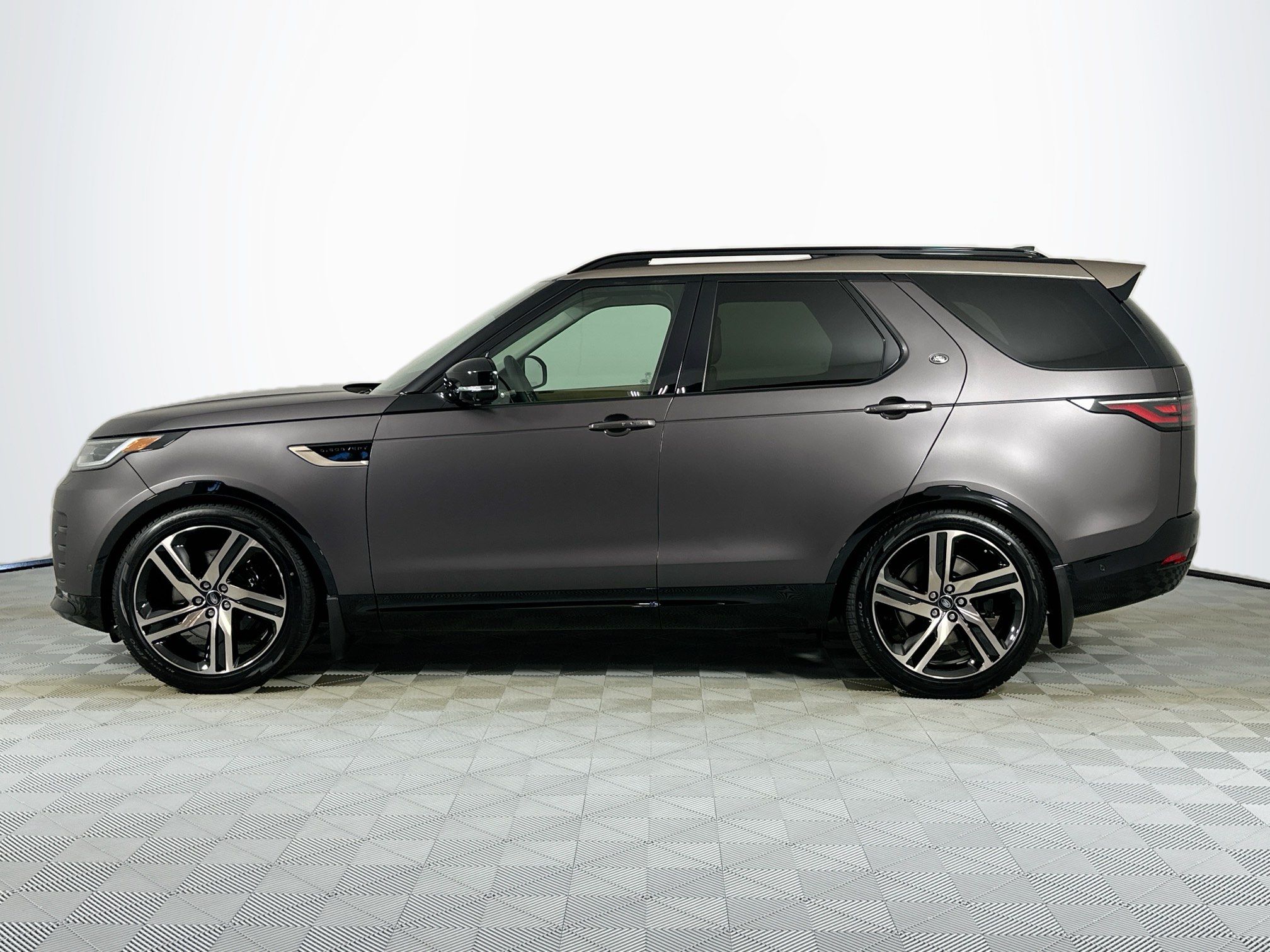 new 2026 Land Rover Discovery car, priced at $87,330