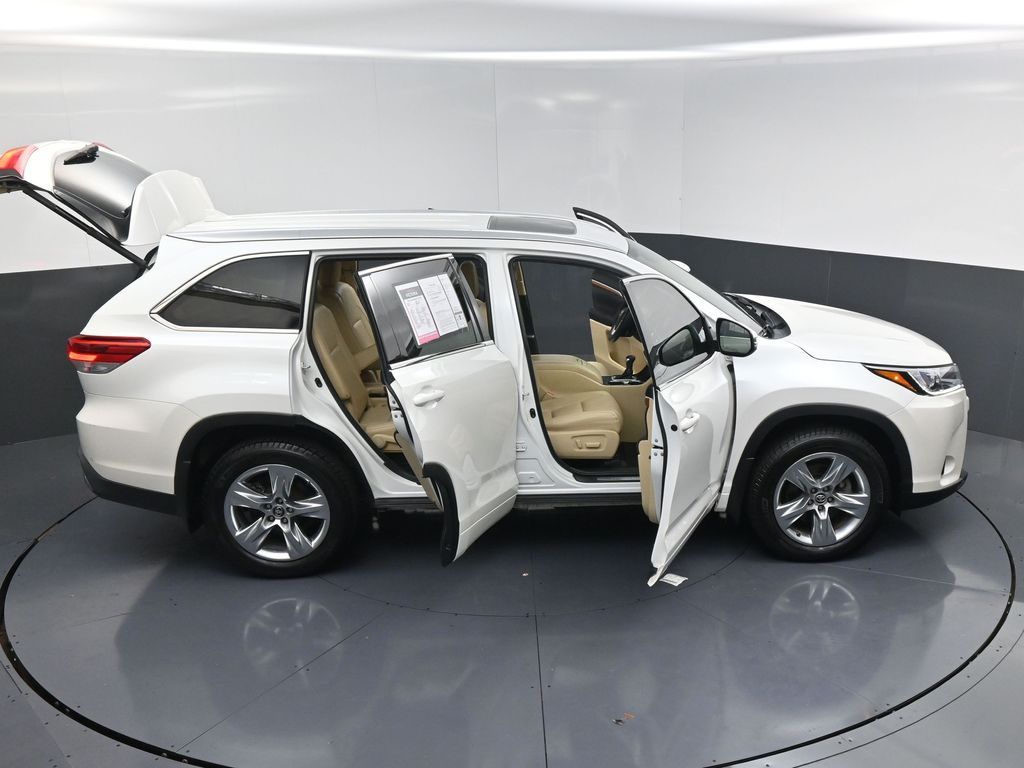 2018 Toyota Highlander Limited White at Toyota of Victoria