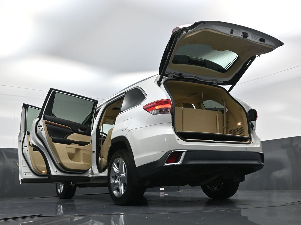 2018 Toyota Highlander Limited White at Toyota of Victoria