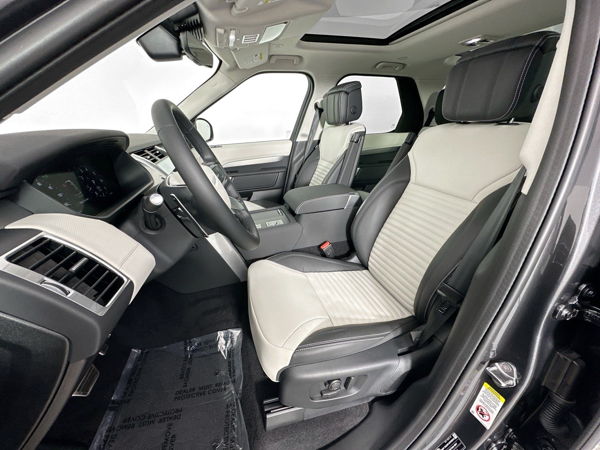 new 2025 Land Rover Discovery car, priced at $79,478