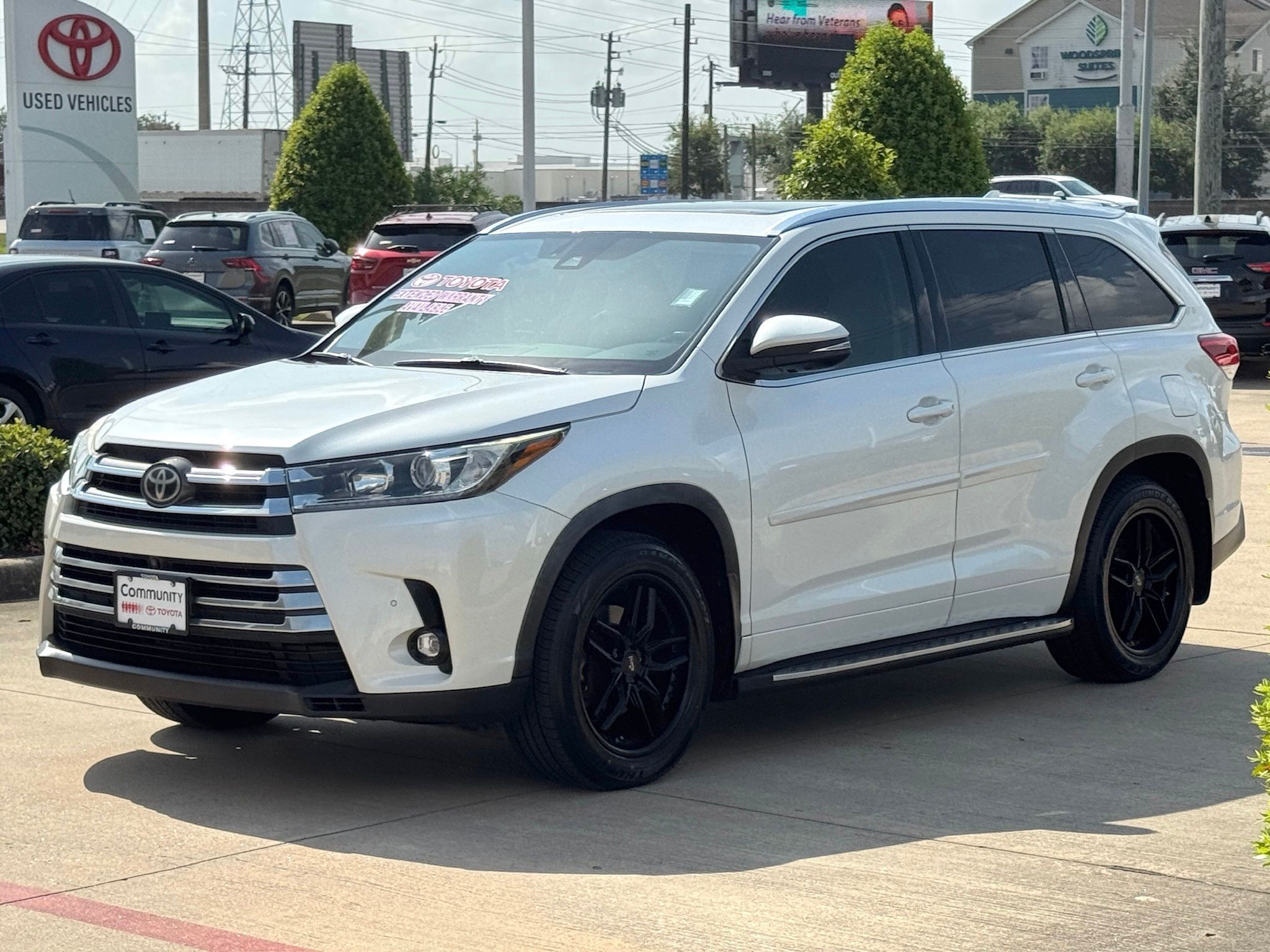 2019 Toyota Highlander Limited Platinum White at Gullo Toyota