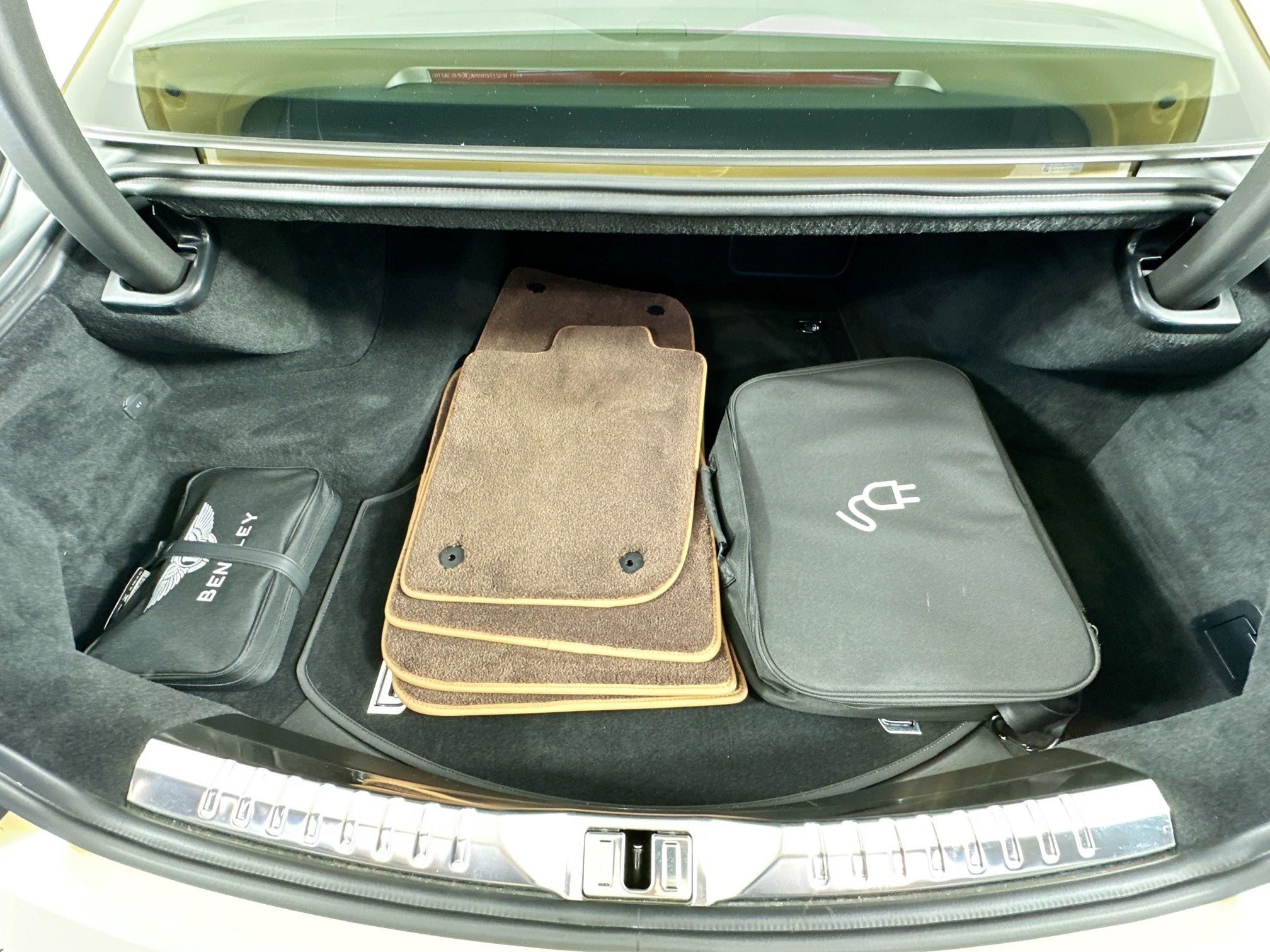 used 2023 Bentley Flying Spur Hybrid car, priced at $198,998