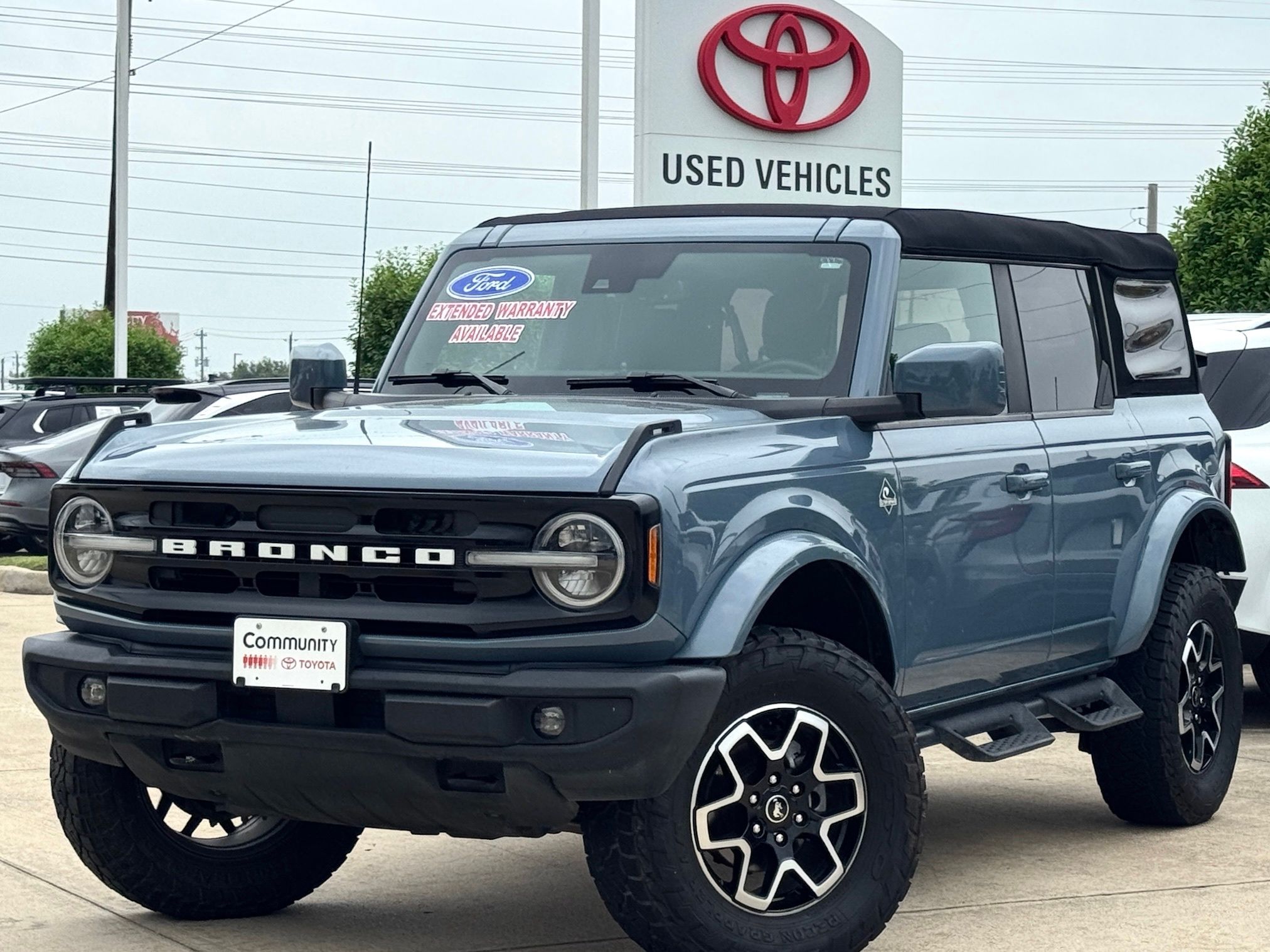 2023 Ford Bronco Outer Banks Gray at Martin Chrysler Dodge Jeep Ram