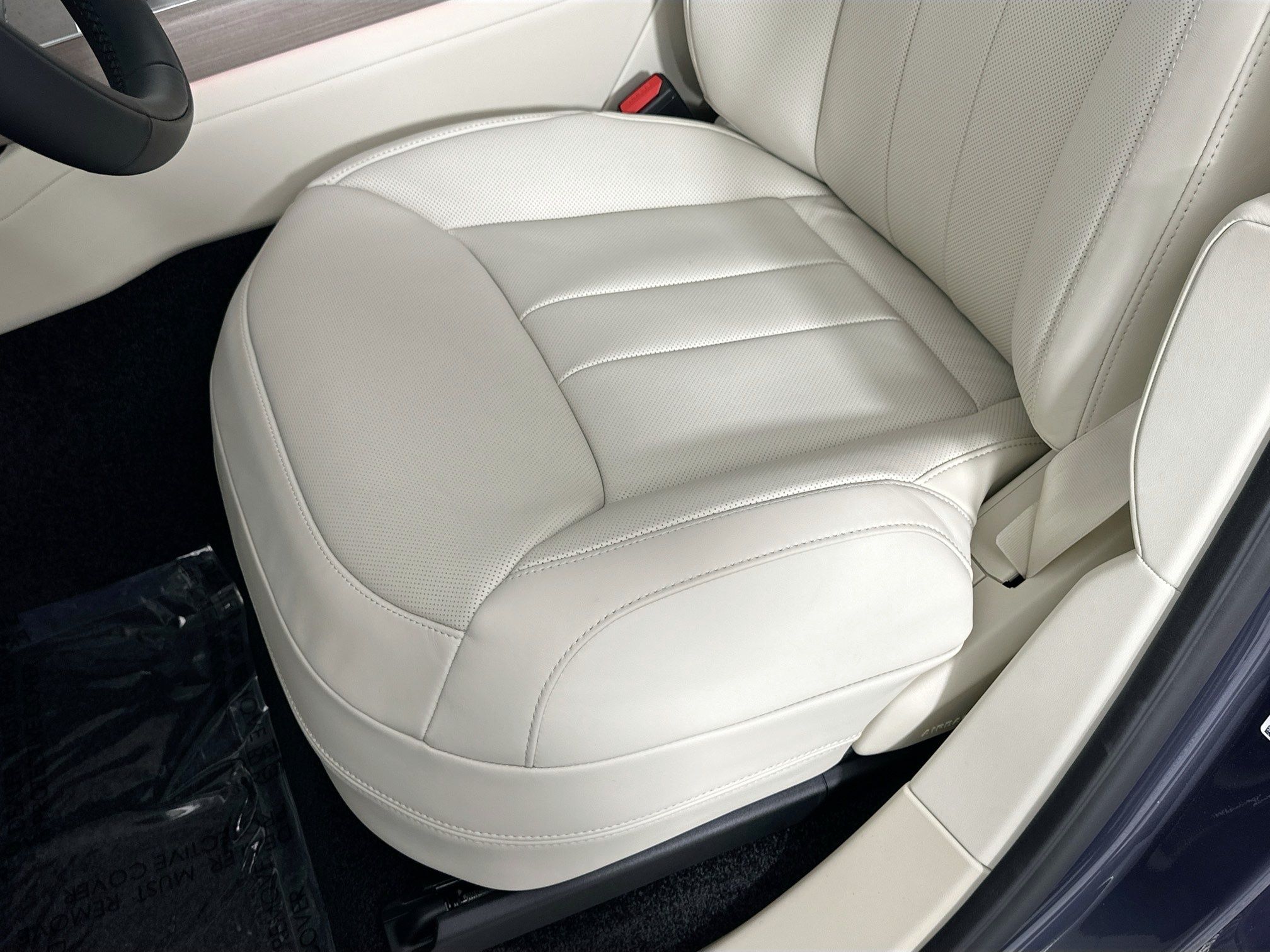 new 2026 Land Rover Range Rover Plug-In Hybrid car, priced at $135,525