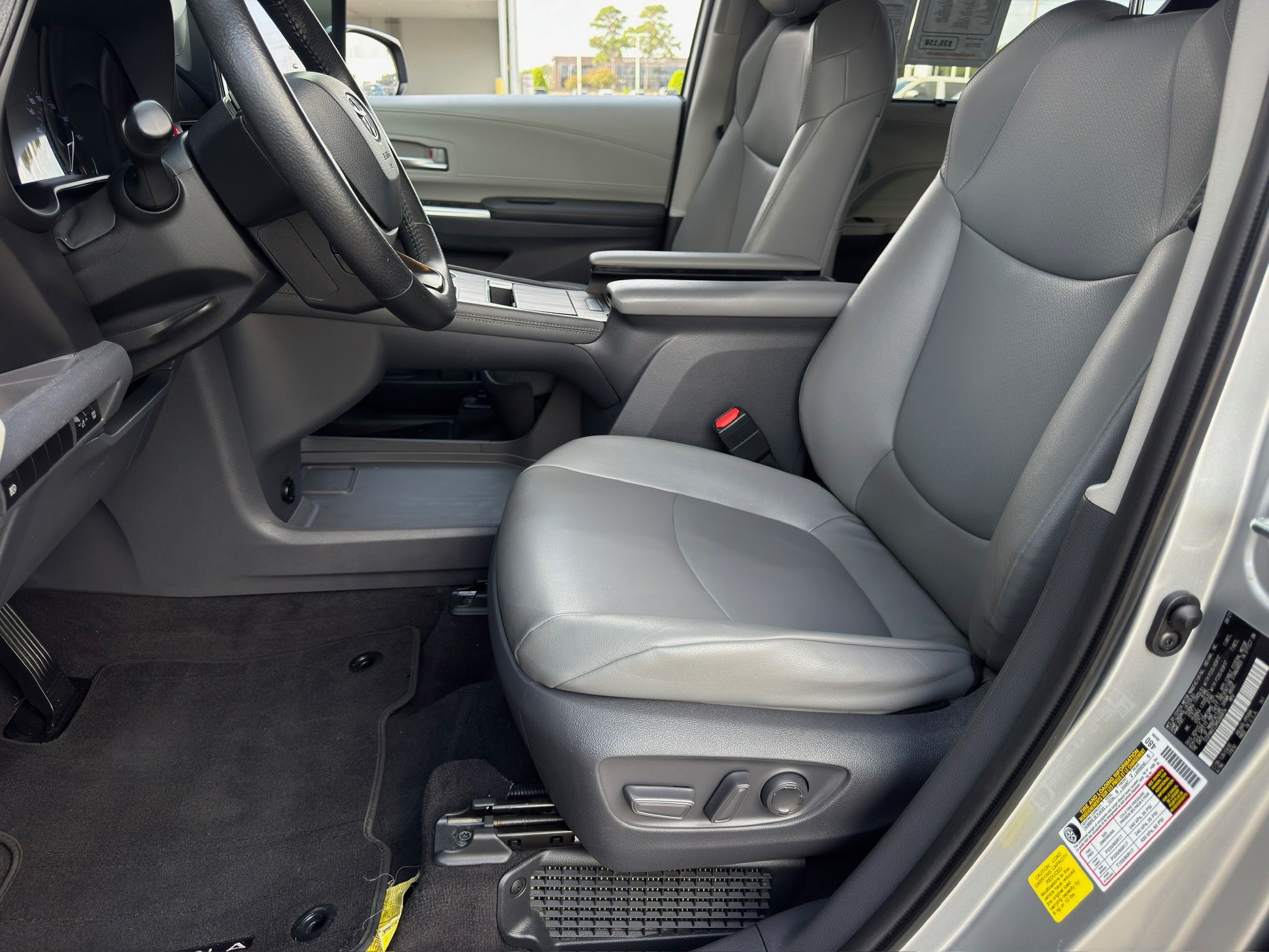 2021 Toyota Sienna XLE - 10