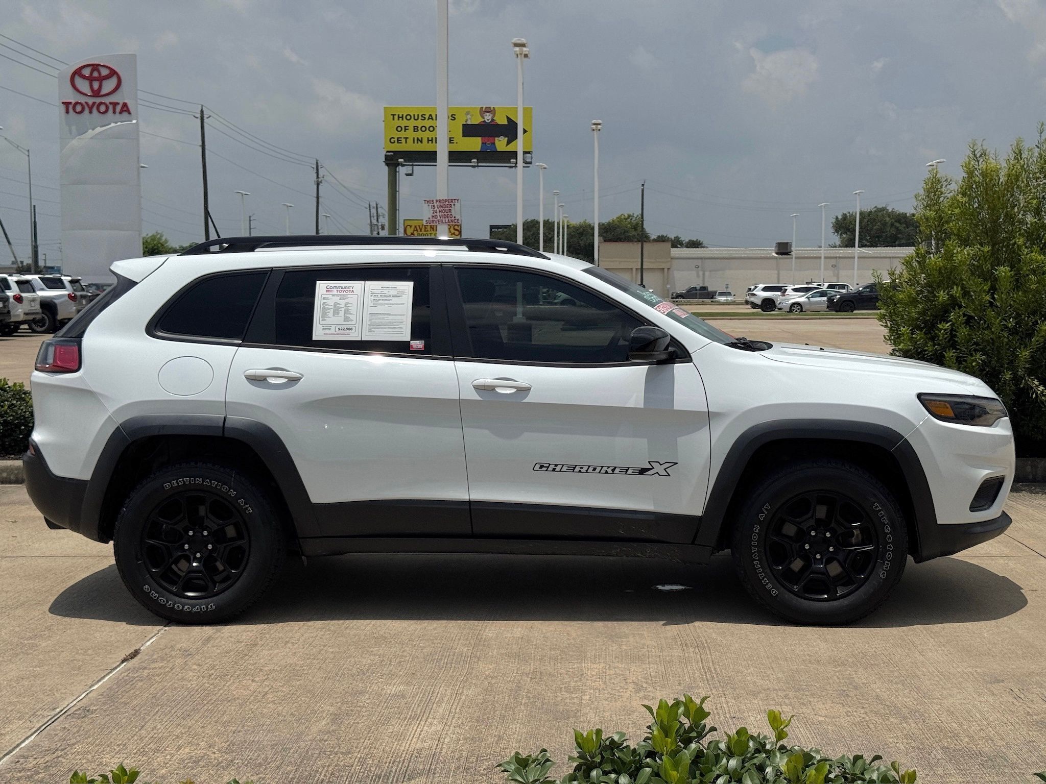 2022 Jeep Cherokee X White at Texan Dodge Chrysler Jeep Ram