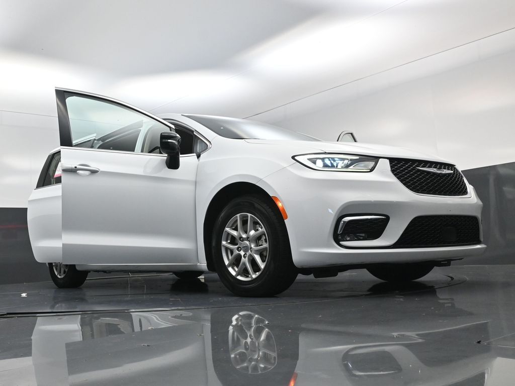 2024 Chrysler Pacifica Touring L White at Texan Dodge Chrysler Jeep Ram