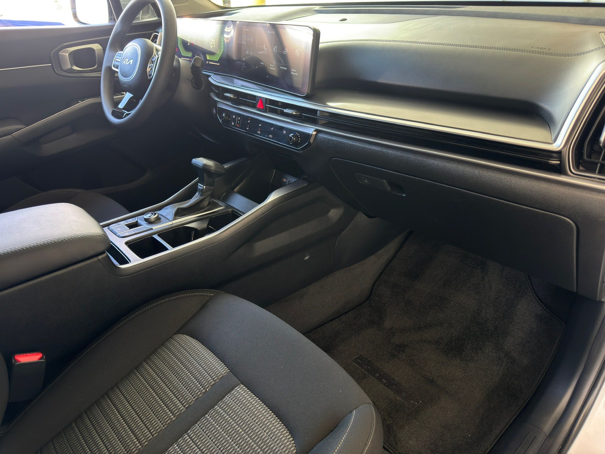 2025 Kia Sorento LX White at Community Kia