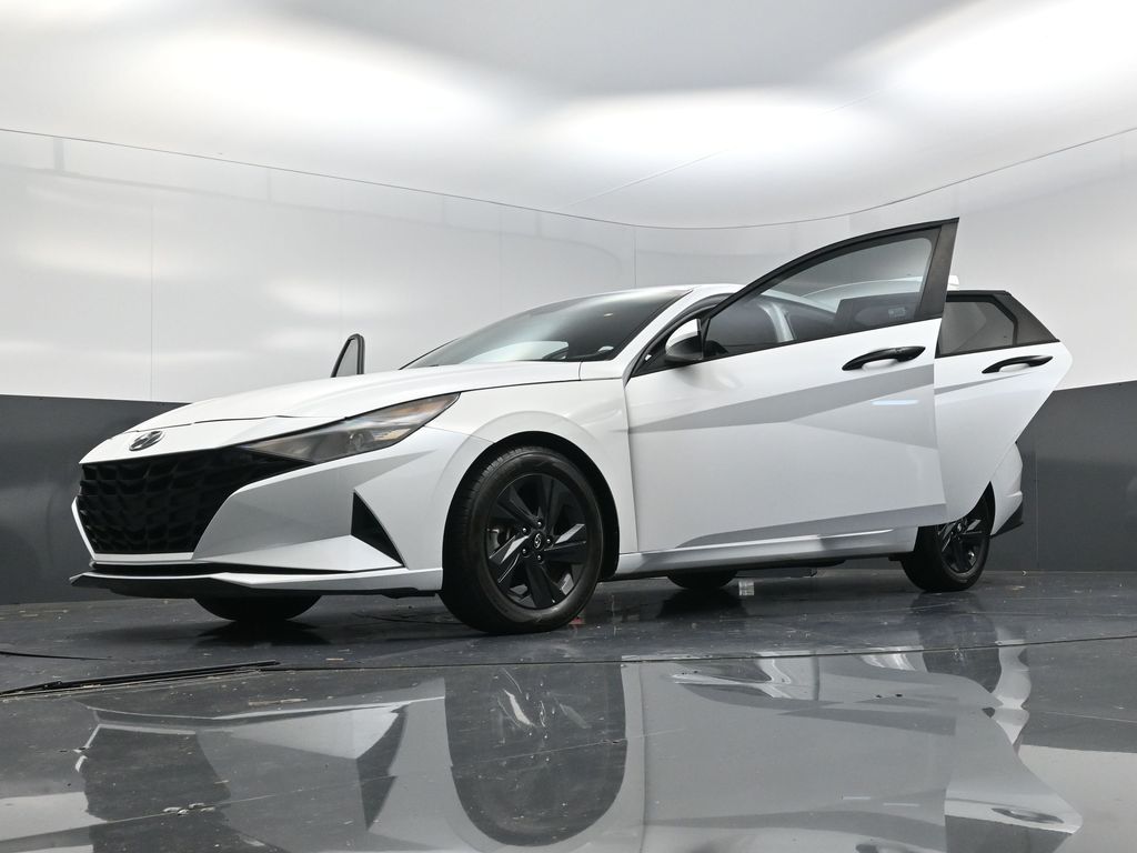 2021 Hyundai Elantra SEL White at Durrett Motor Company