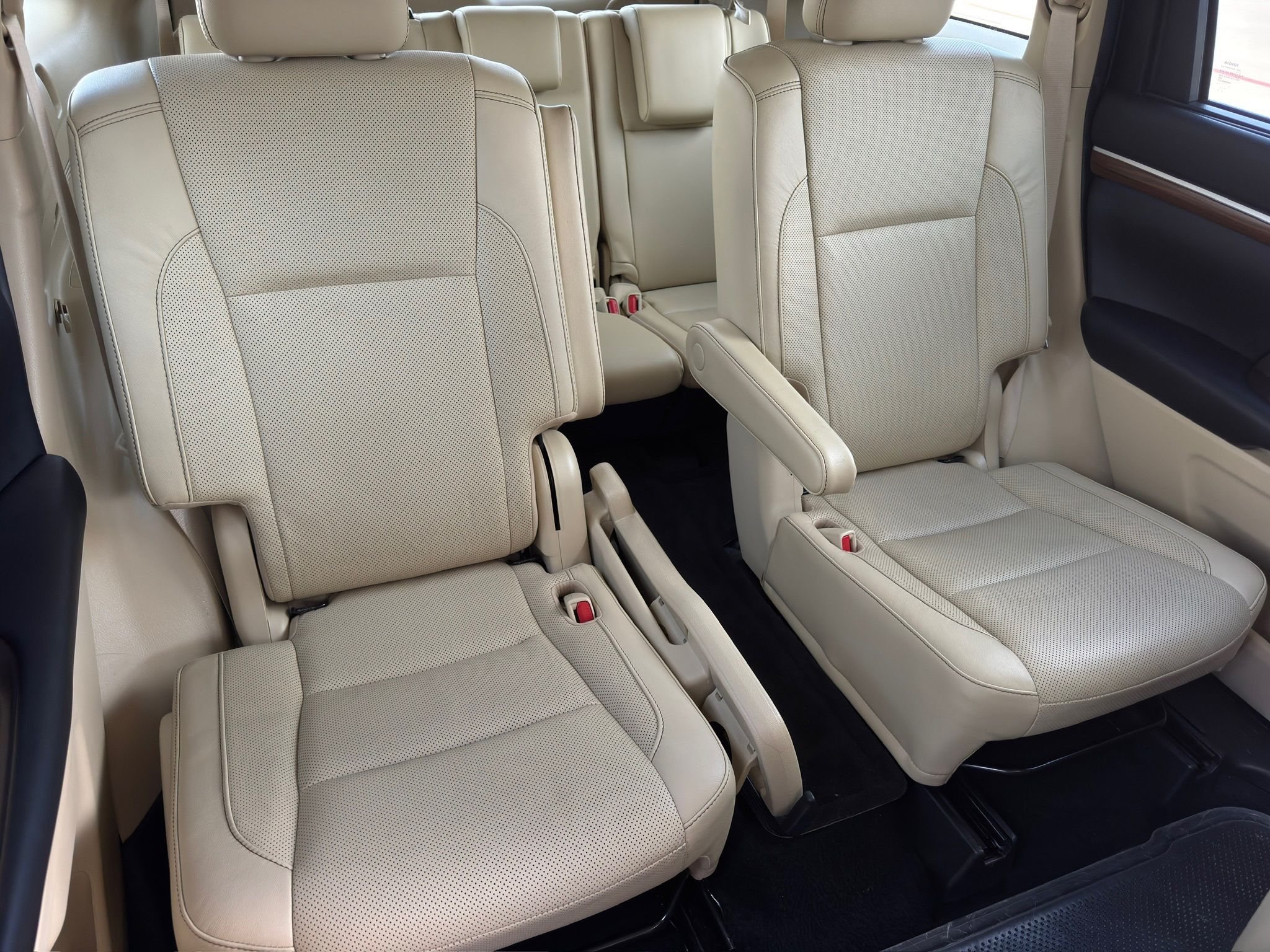 2019 Toyota Highlander Limited Platinum White at Gullo Toyota