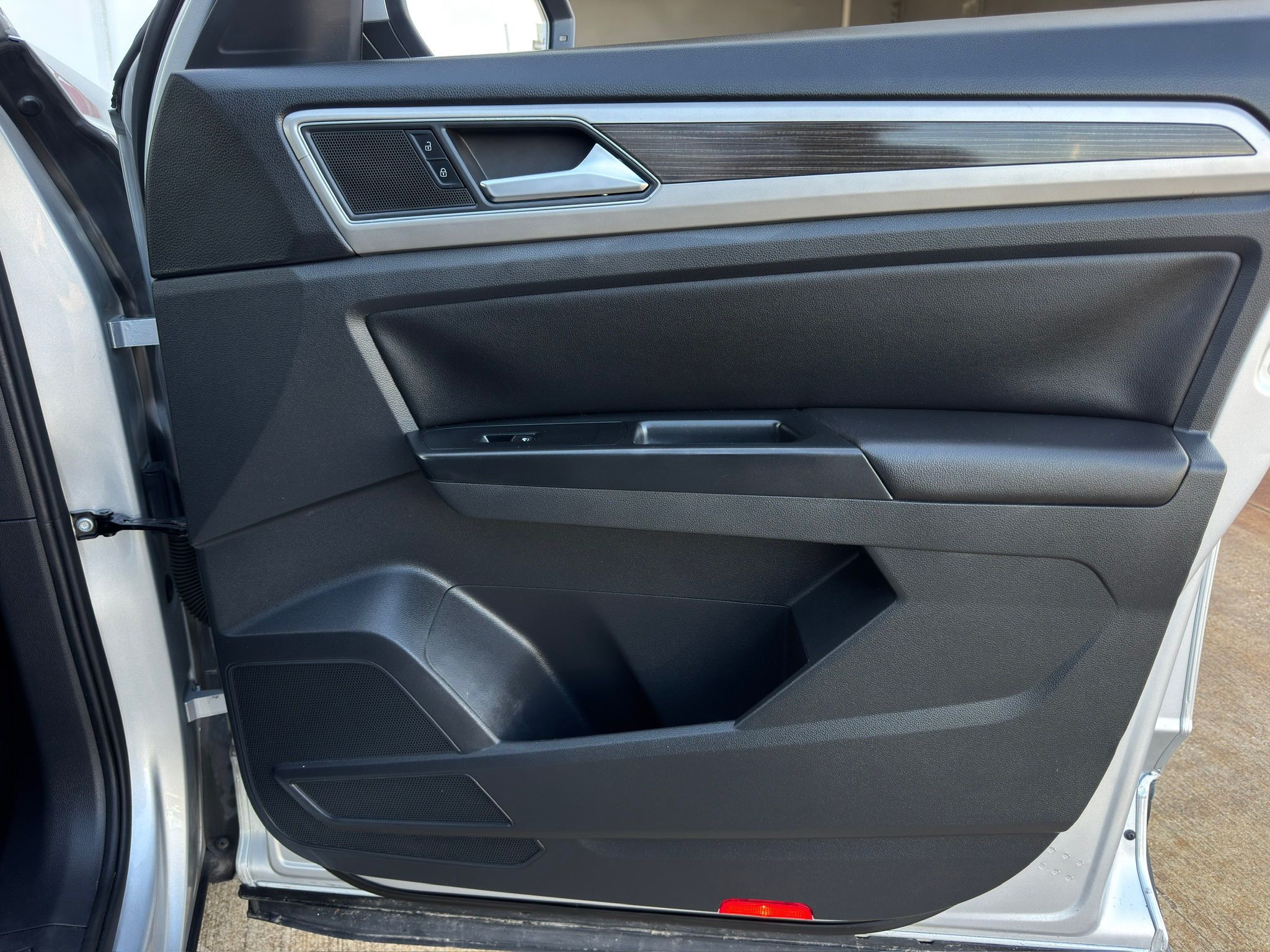 2019 Volkswagen Atlas SEL Silver at Community Kia