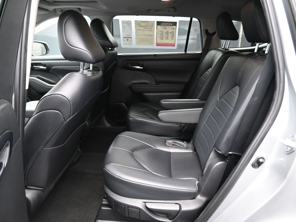 2023 Toyota Highlander XLE - 9