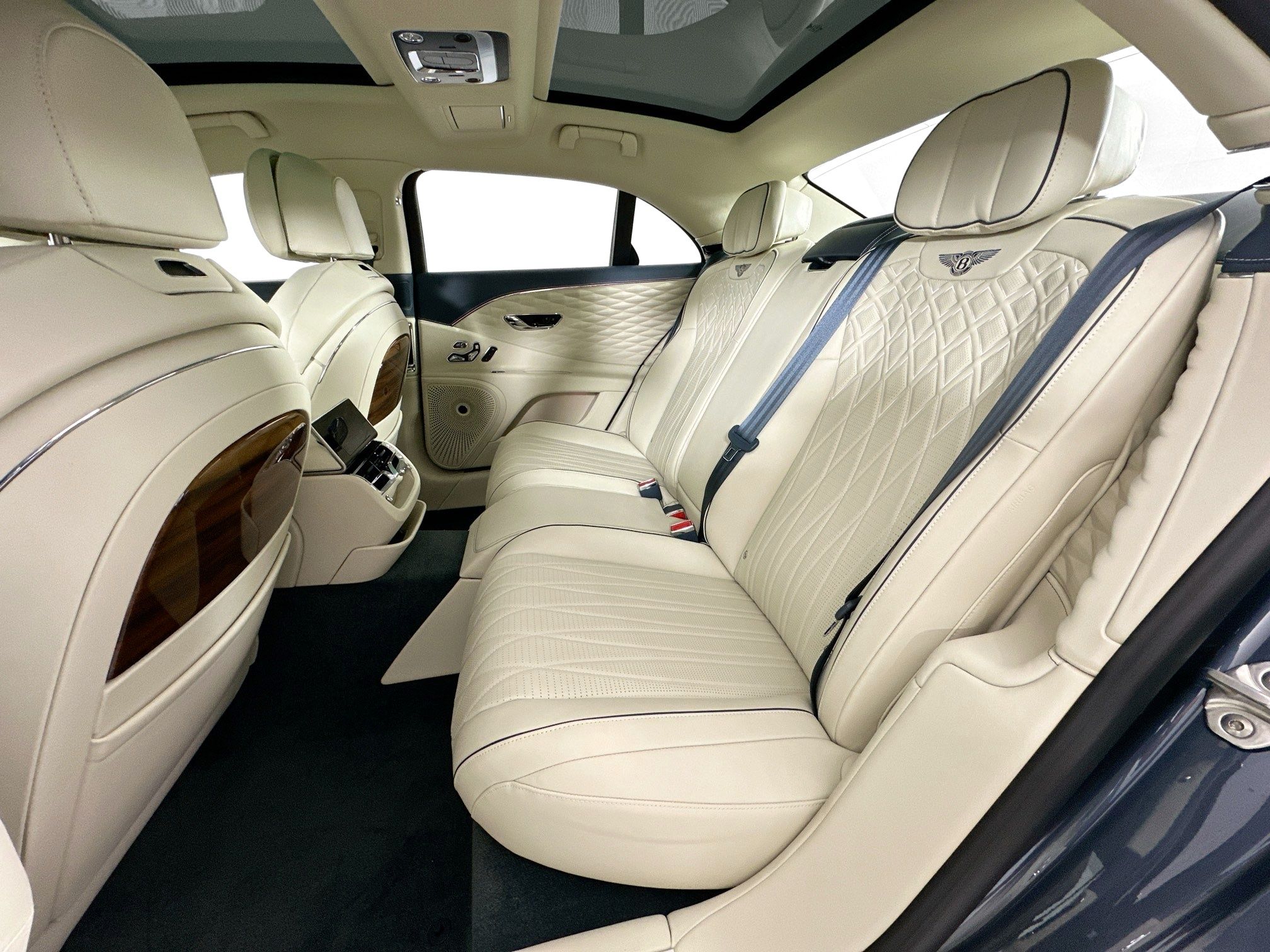 used 2022 Bentley Flying Spur Hybrid car, priced at $189,998