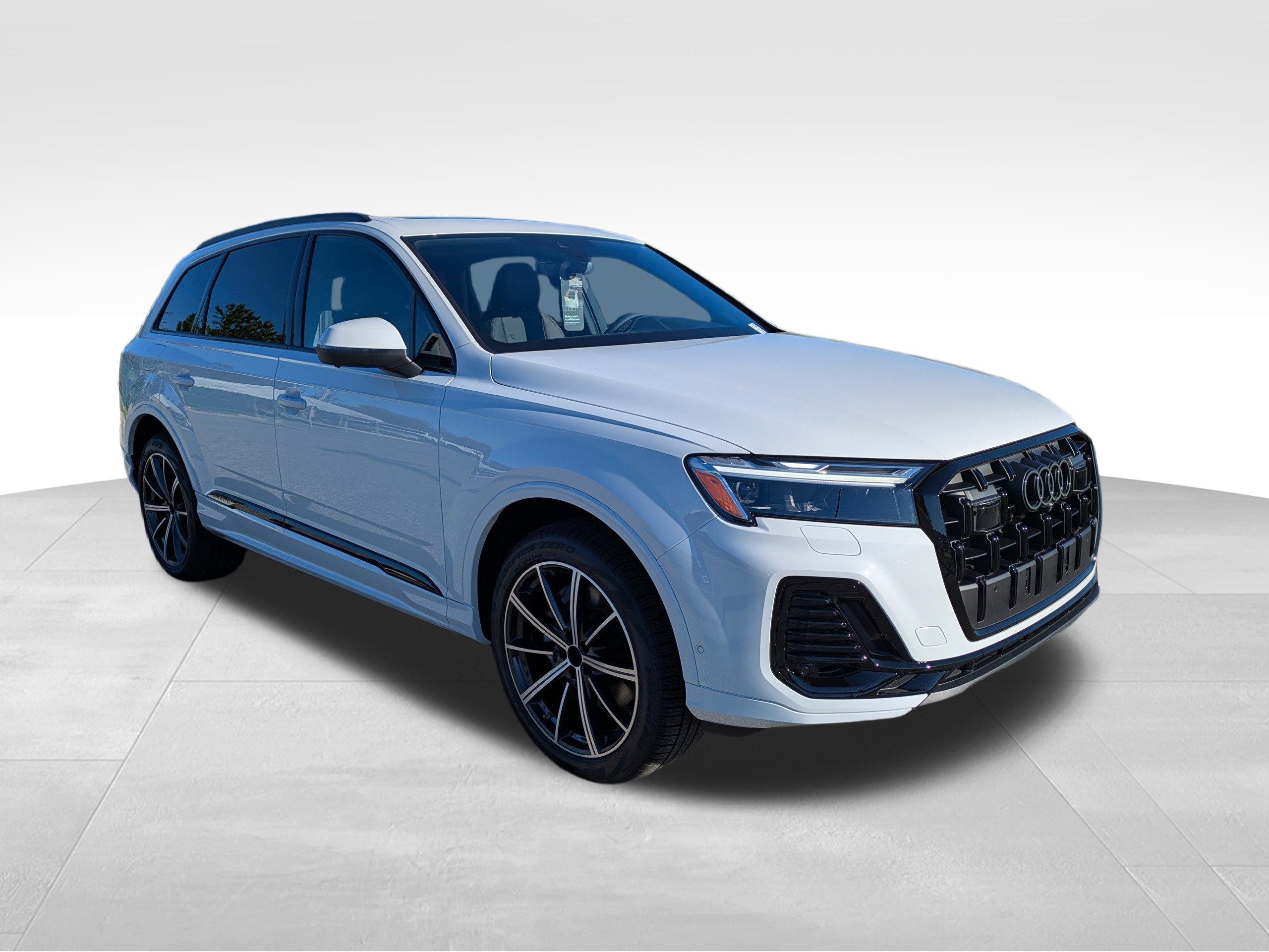 2026 Audi Q7 45 Premium Plus photo 2
