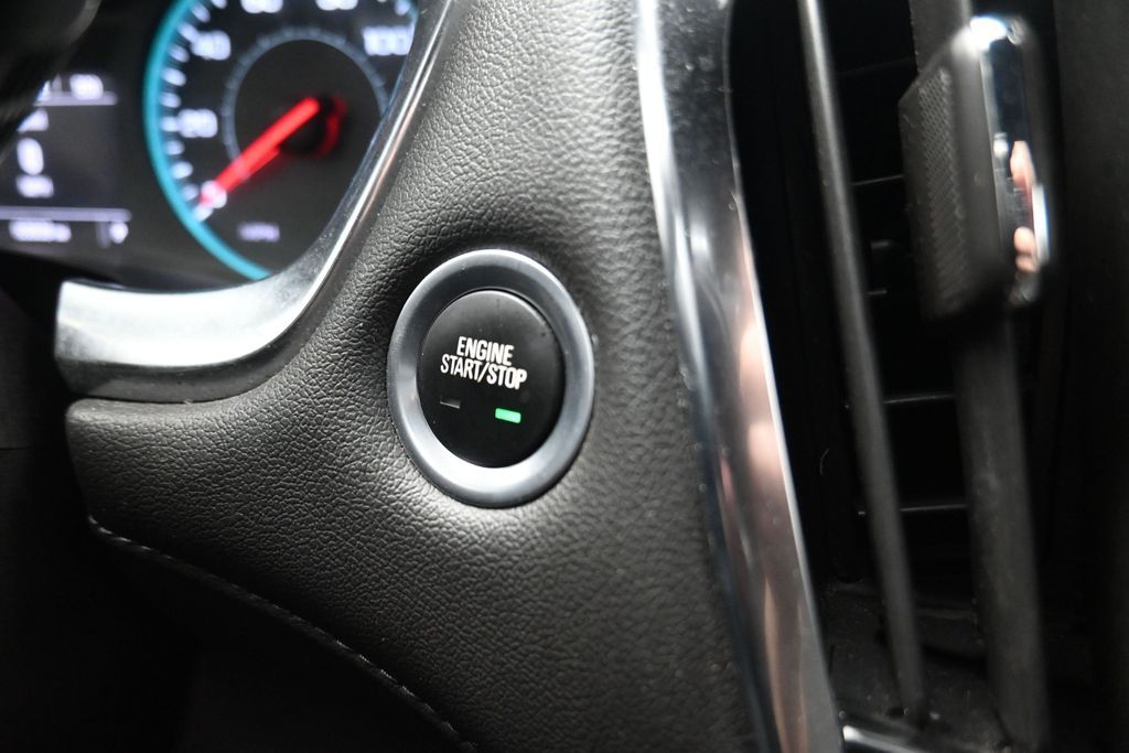 2023 Chevrolet Traverse LT White at AutoSavvy Houston Southwest
