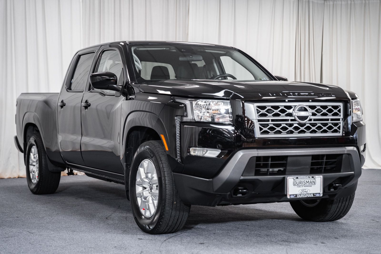 Super Black 2024 Nissan Frontier SV Crew Cab LB 4WD Pickup Truck Four-Wheel Drive 9-Speed Automatic Overdrive