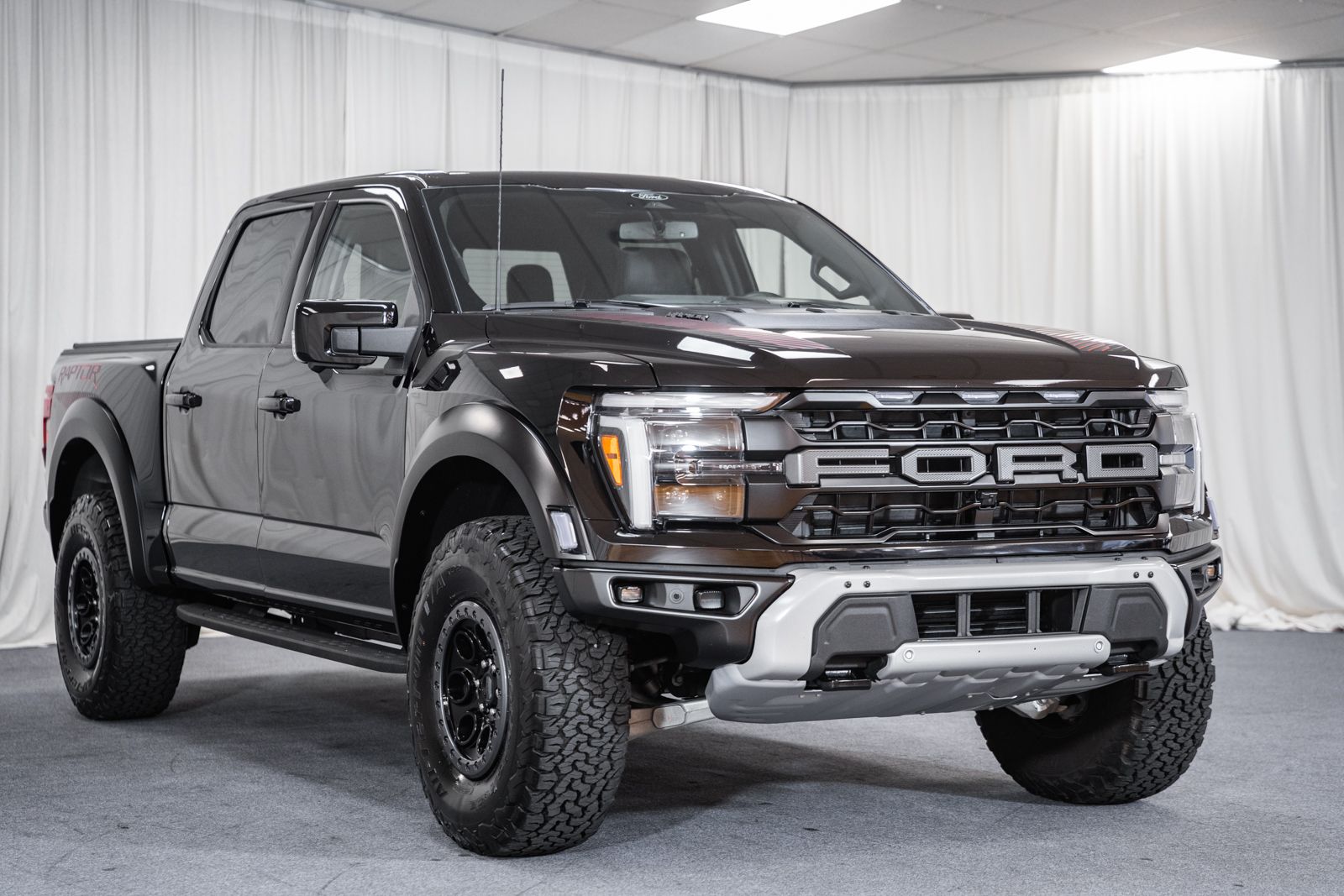 Agate Black Metallic 2025 Ford F-150 Raptor SuperCrew 4WD Pickup Truck Four-Wheel Drive Automatic