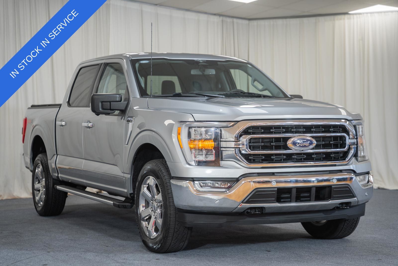 Iconic Silver Metallic 2023 Ford F-150 XLT SuperCrew 4WD Pickup Truck Four-Wheel Drive Automatic
