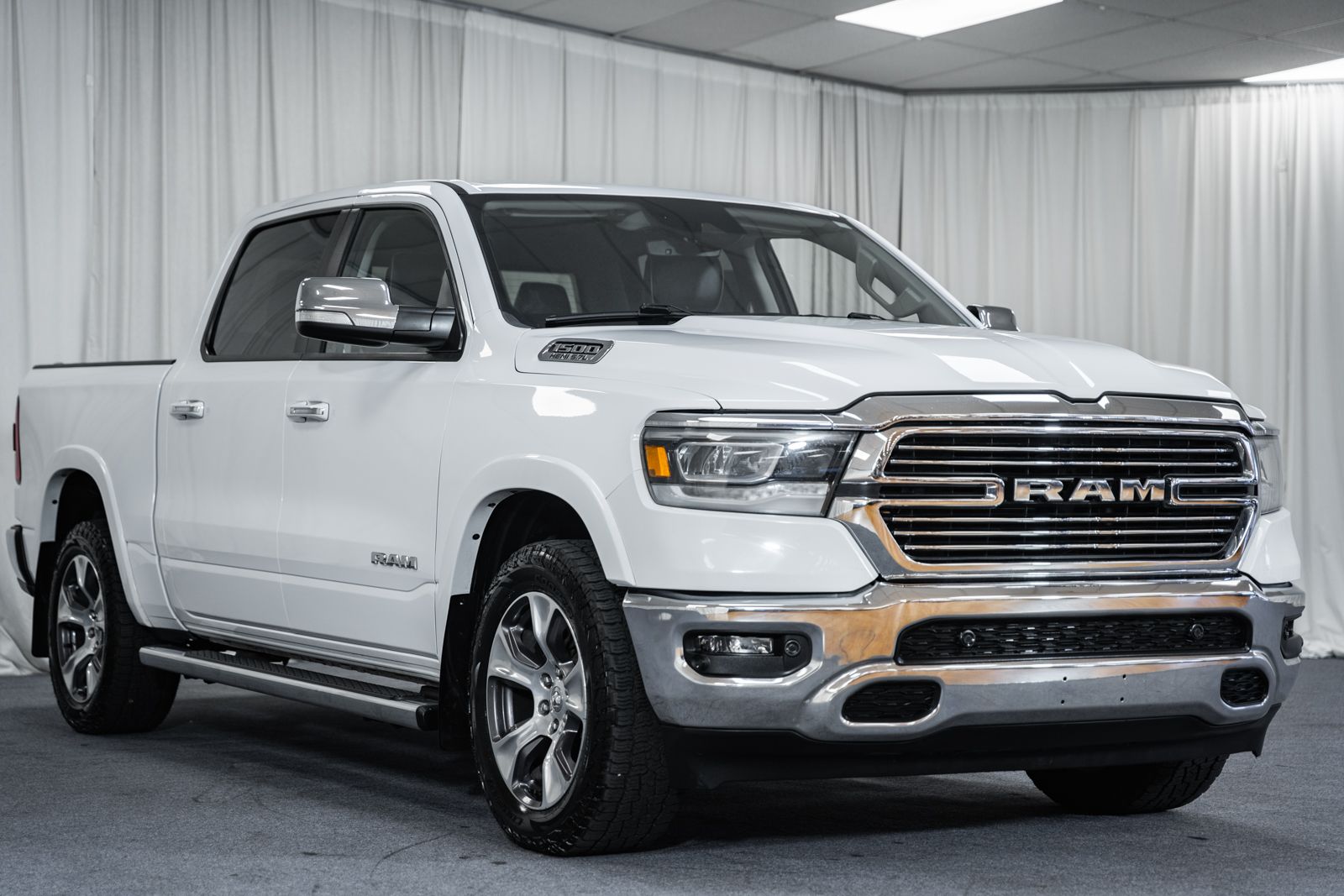 Bright White Clearcoat 2022 RAM 1500 Pickup Truck Four-Wheel Drive 8-Speed Automatic