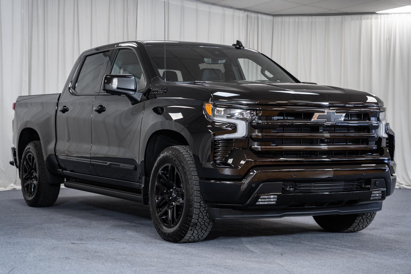 2026 Chevrolet Silverado 1500 High Country Crew Cab 4WD