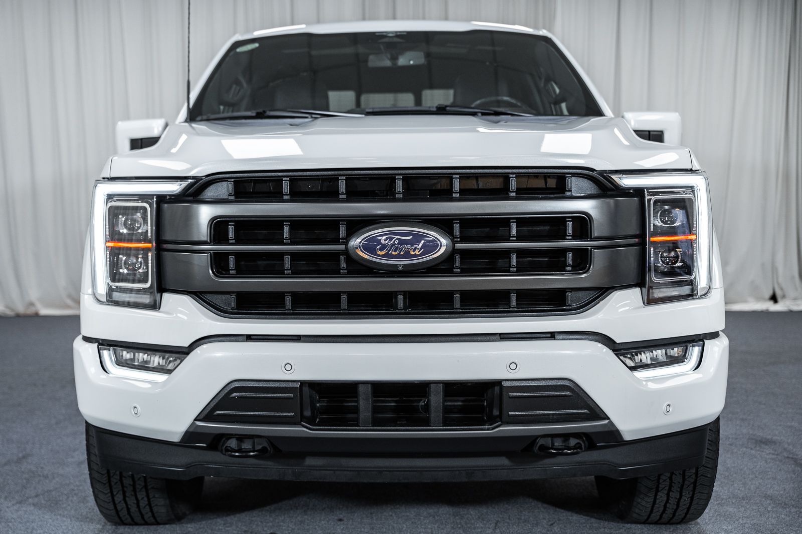 View vehicle photo 2