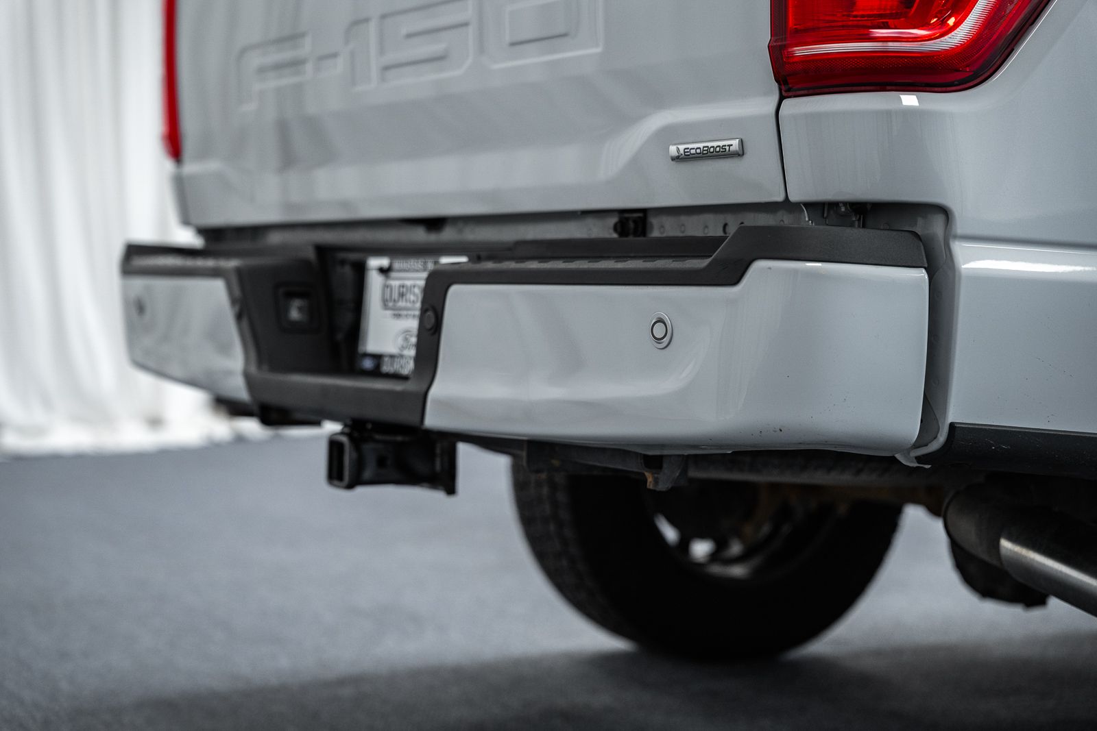 View vehicle photo 7