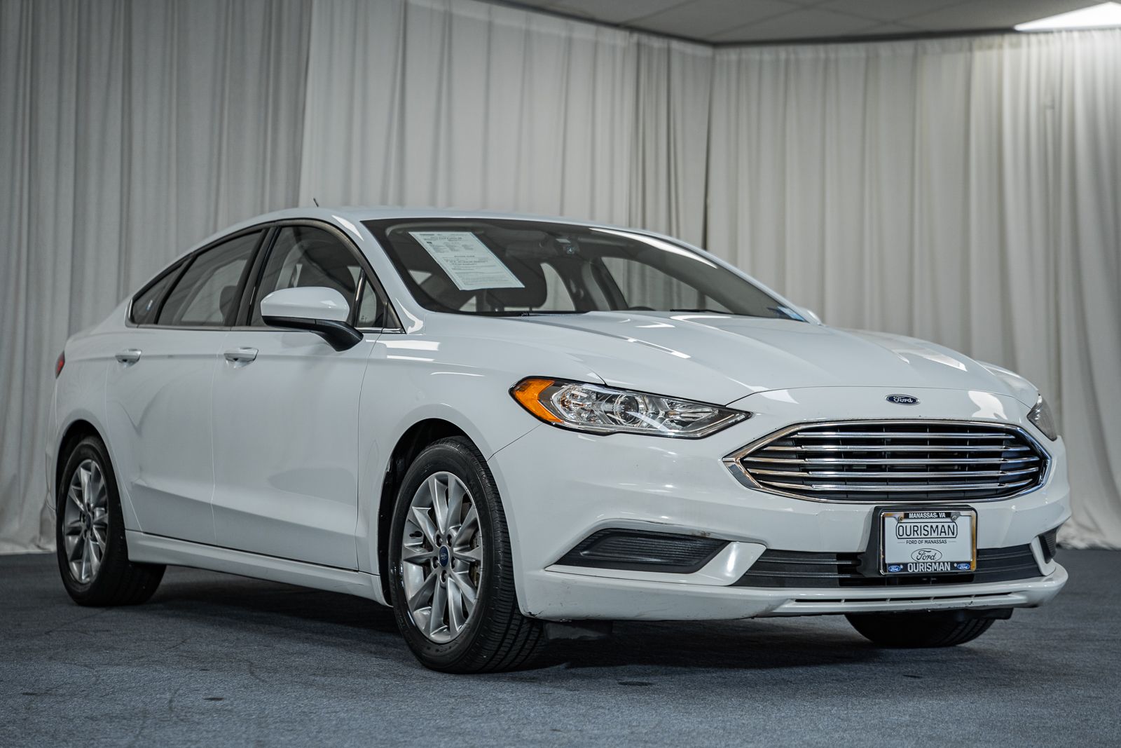 Oxford White 2017 Ford Fusion Sedan Front-Wheel Drive 6-Speed Automatic