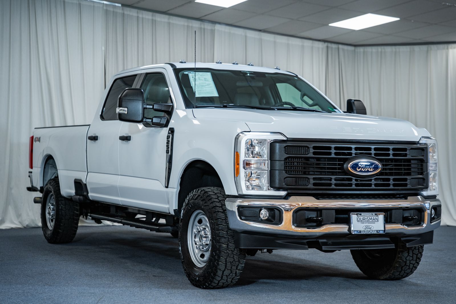 Oxford White 2023 Ford F-250 Super Duty XL Crew Cab 4WD Pickup Truck Four-Wheel Drive Automatic