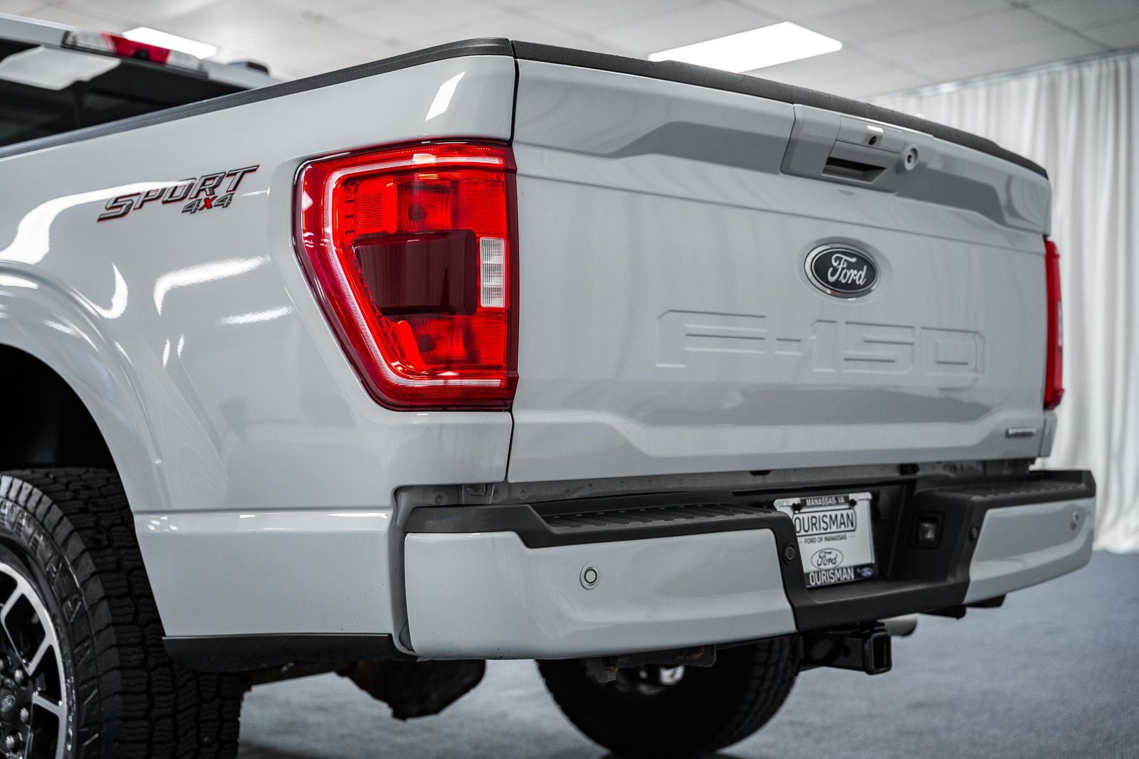 View vehicle photo 6