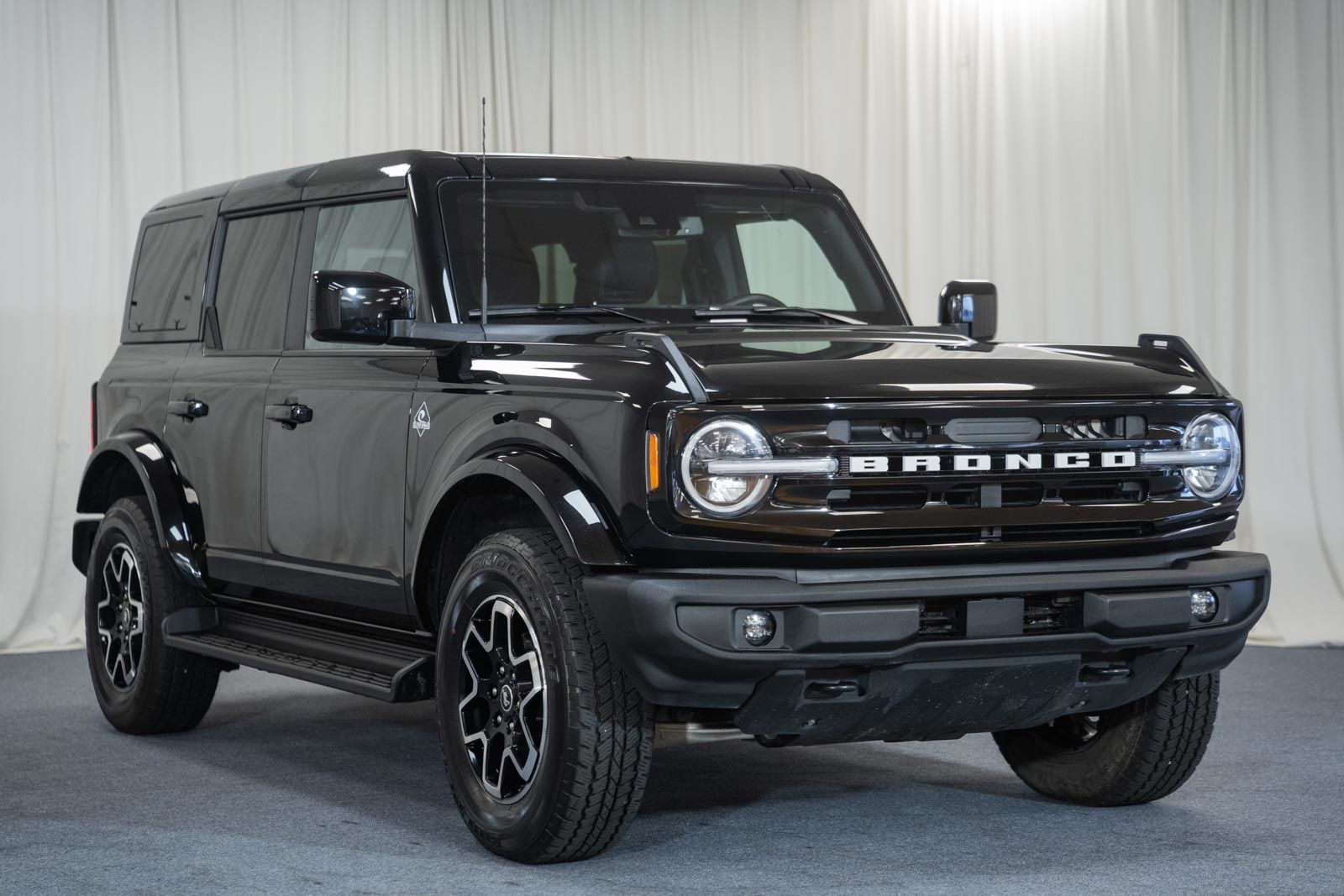 Shadow Black 2025 Ford Bronco Outer Banks 4-Door 4WD SUV / Crossover Four-Wheel Drive Automatic
