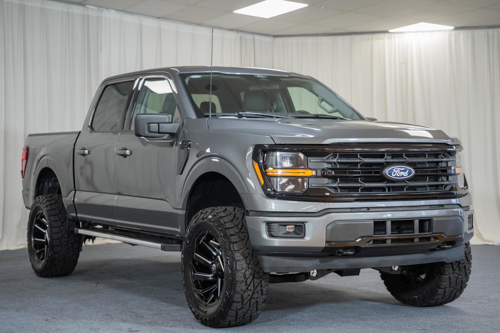 Carbonized Gray Metallic 2025 Ford F-150 Pickup Truck Four-Wheel Drive Automatic