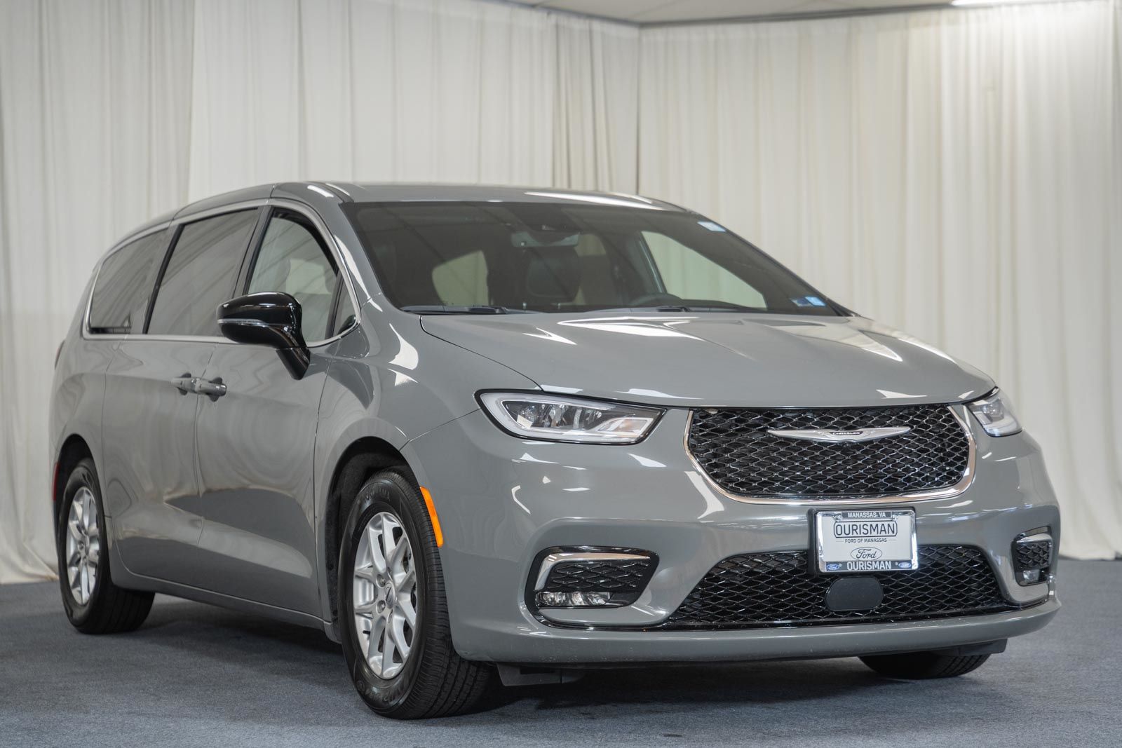 Ceramic Gray Clearcoat 2025 Chrysler Pacifica Select FWD Minivan Front-Wheel Drive 9-Speed Automatic