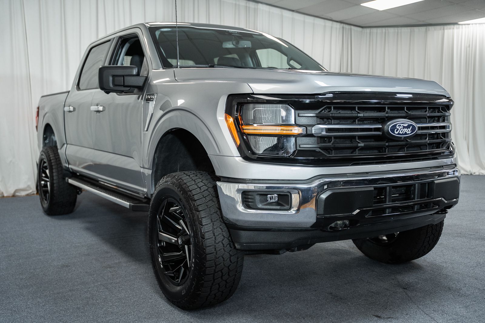 Iconic Silver Metallic 2024 Ford F-150 XLT SuperCrew 4WD Pickup Truck Four-Wheel Drive Automatic