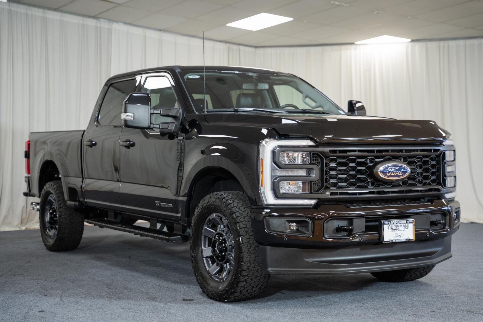 Agate Black Metallic 2024 Ford F-250 Super Duty Pickup Truck Four-Wheel Drive Automatic