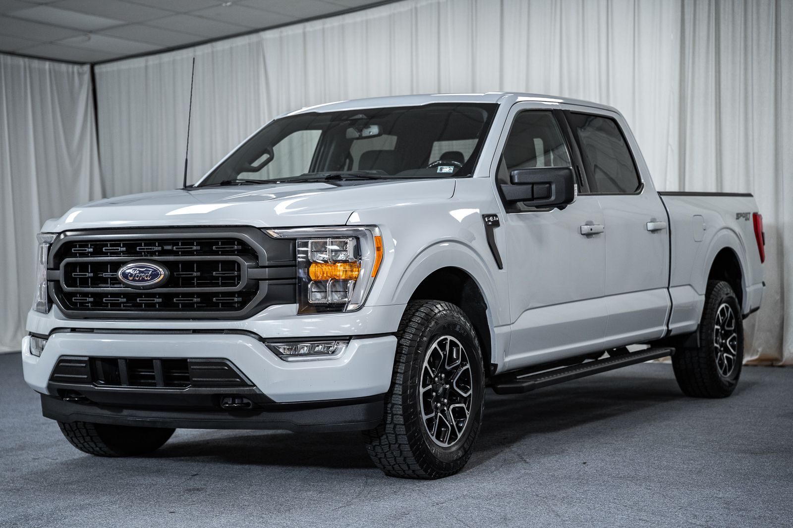 View vehicle photo 3