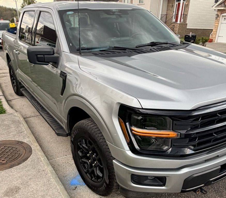 Iconic Silver Metallic 2025 Ford F-150 XLT SuperCrew 4WD Pickup Truck Four-Wheel Drive Automatic