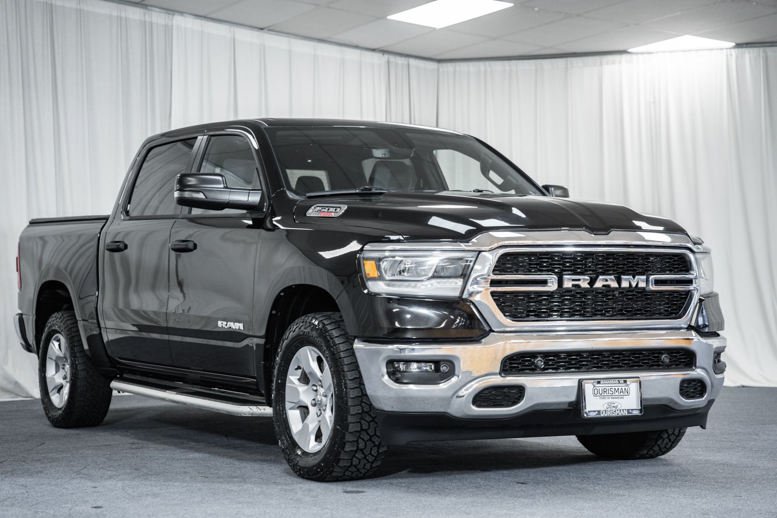 Diamond Black Crystal Pearlcoat 2023 RAM 1500 Pickup Truck Four-Wheel Drive 8-Speed Automatic