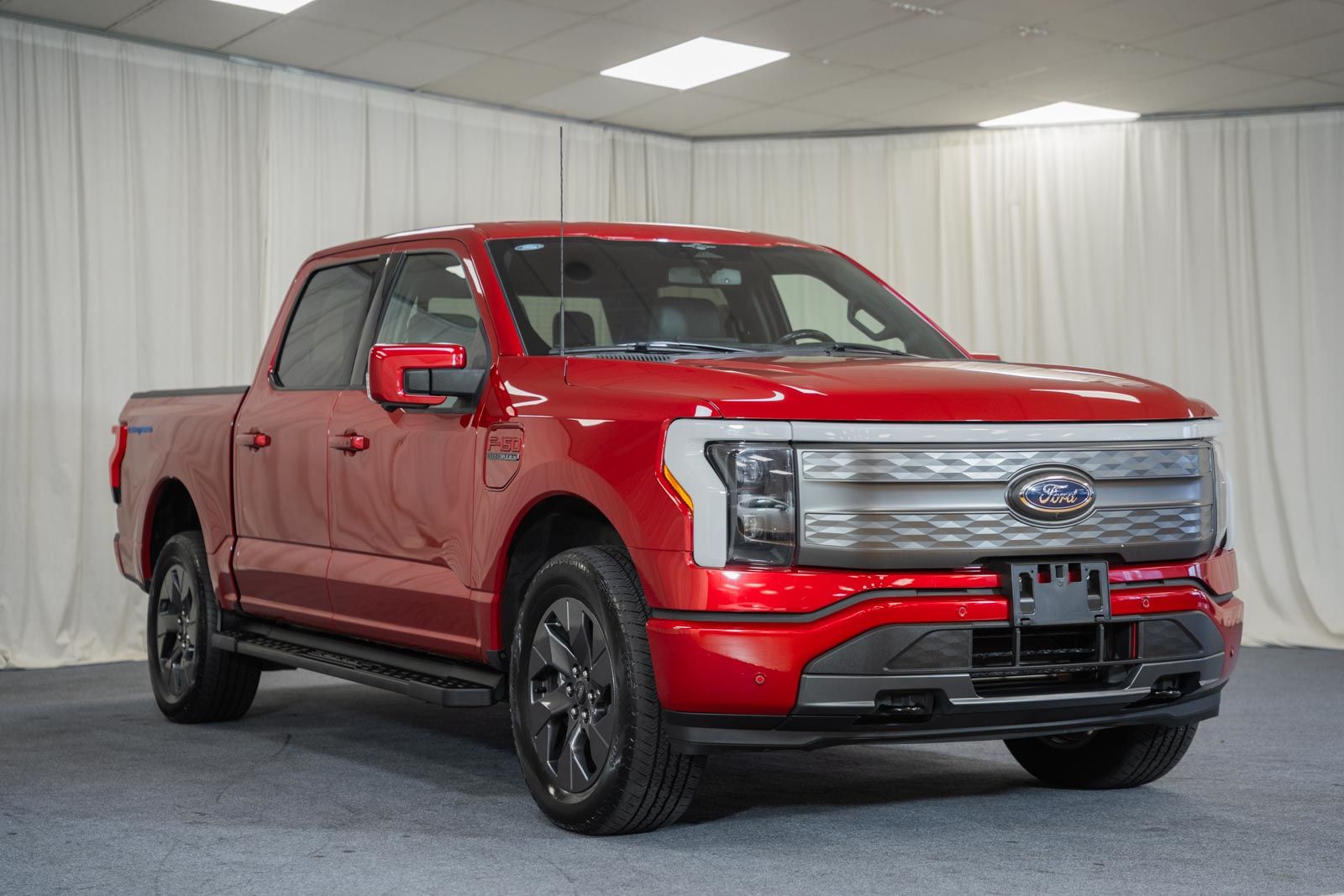 2023 Ford F-150 Lightning Lariat SuperCrew AWD