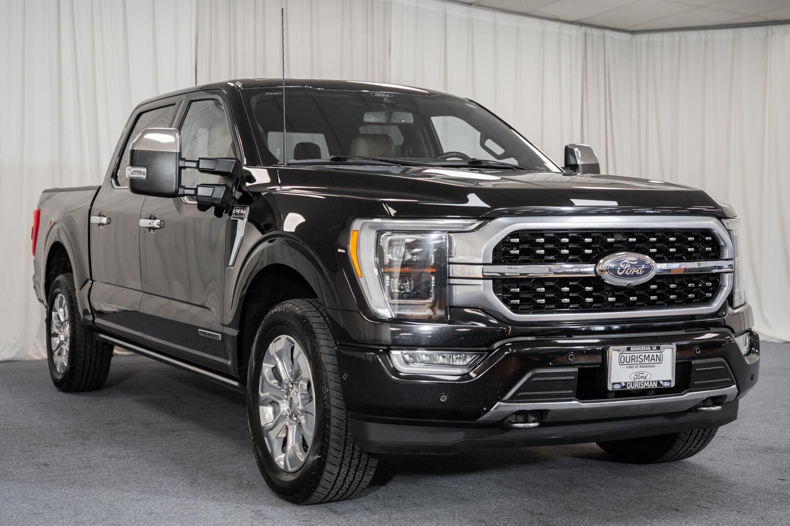 Agate Black Metallic 2022 Ford F-150 Platinum SuperCrew 4WD Pickup Truck Four-Wheel Drive Automatic