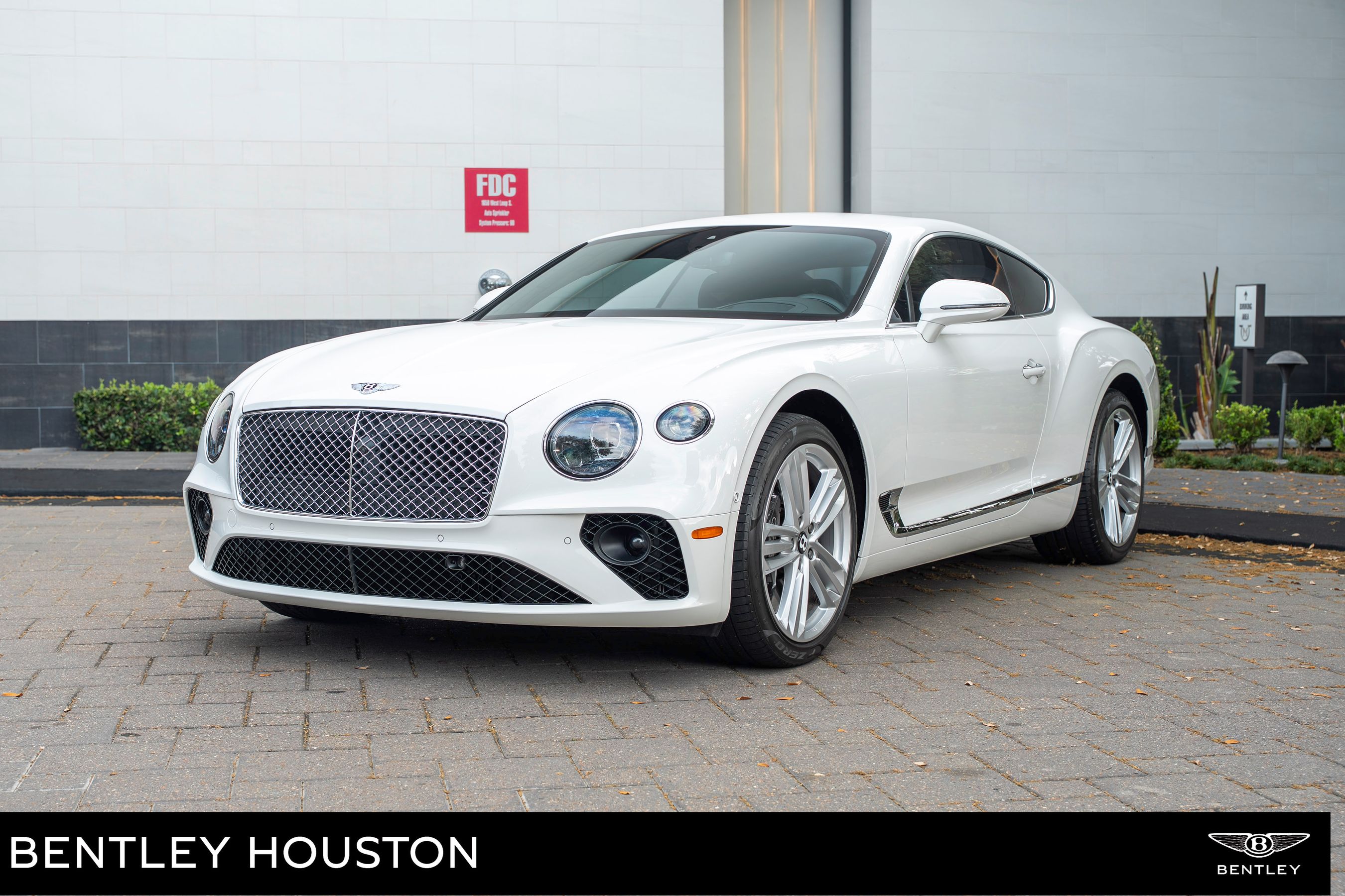 2023 Bentley Continental GT V8 Mulliner's photo