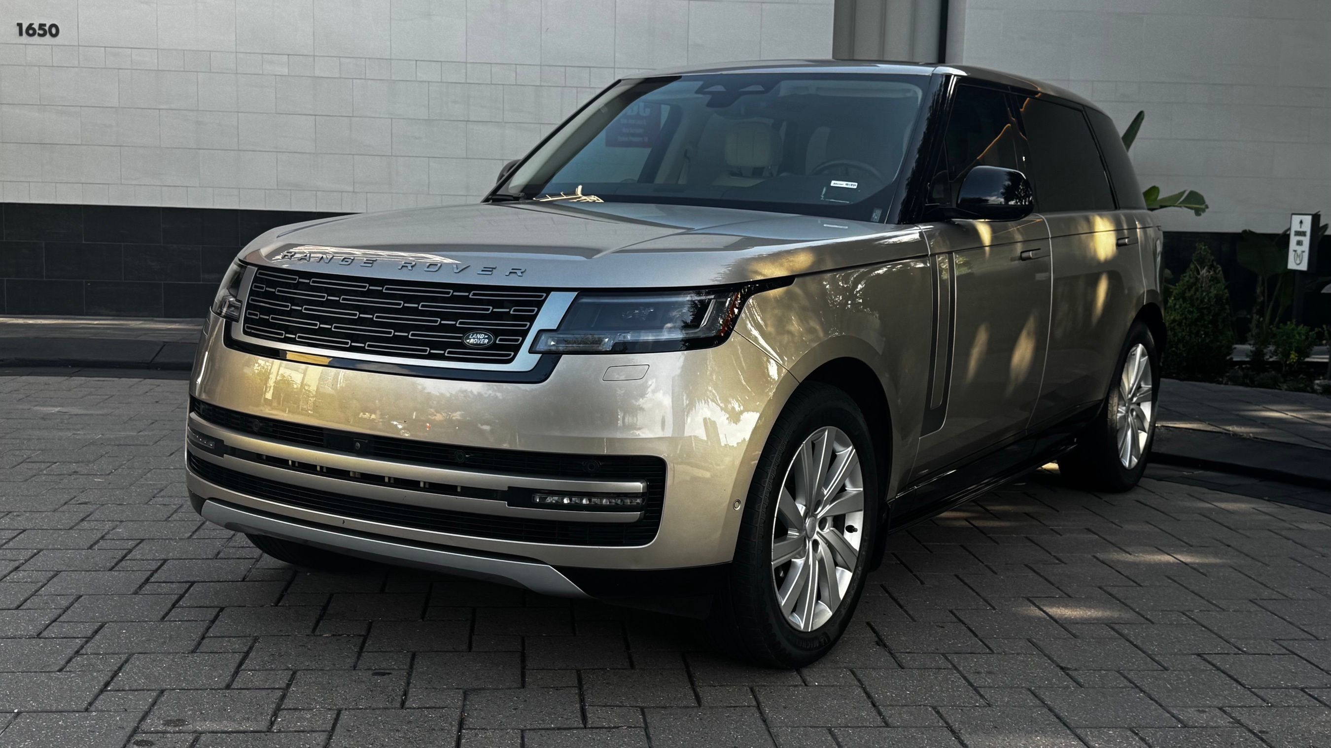 /2024 Land-Rover Range-Rover