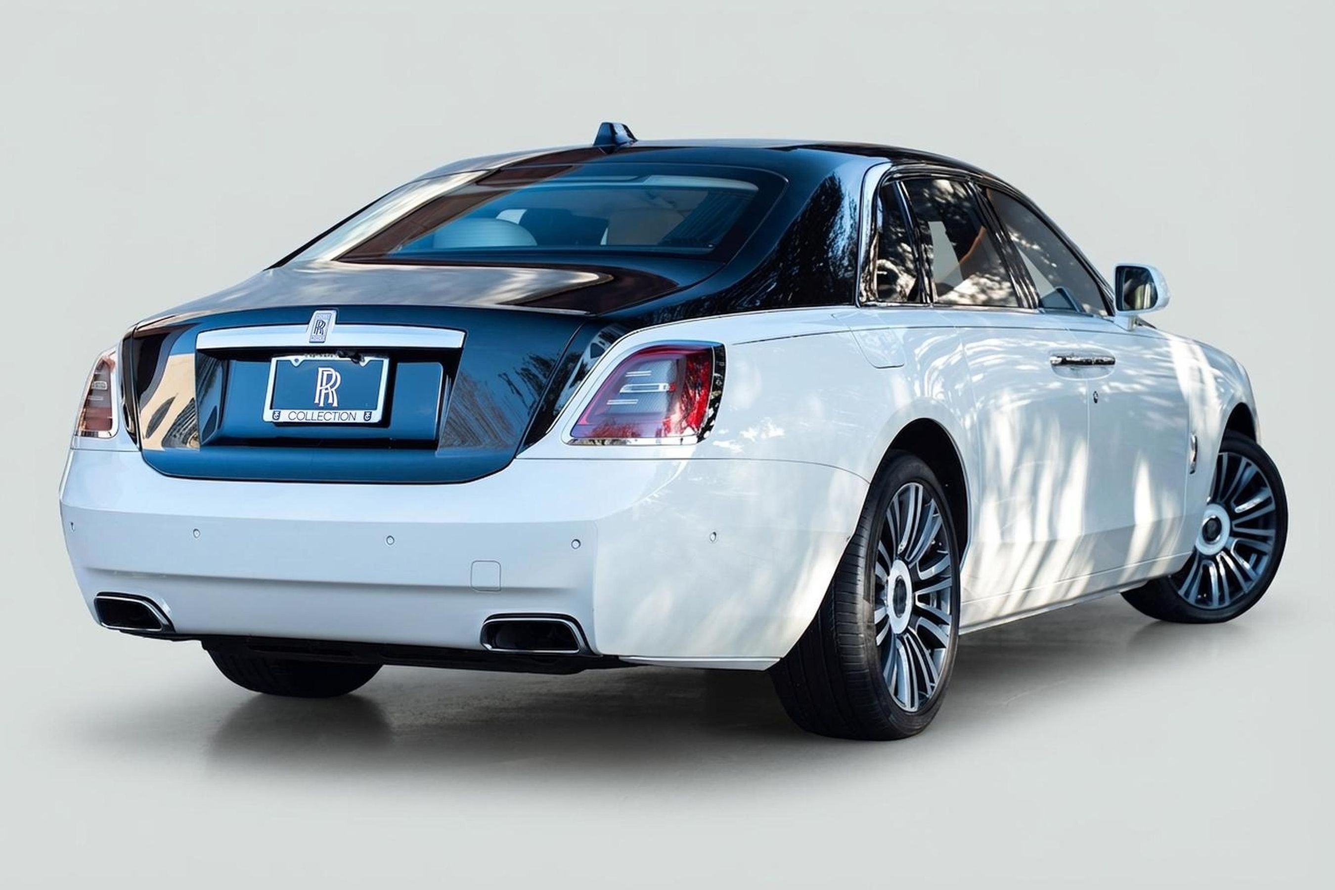 View vehicle photo 3