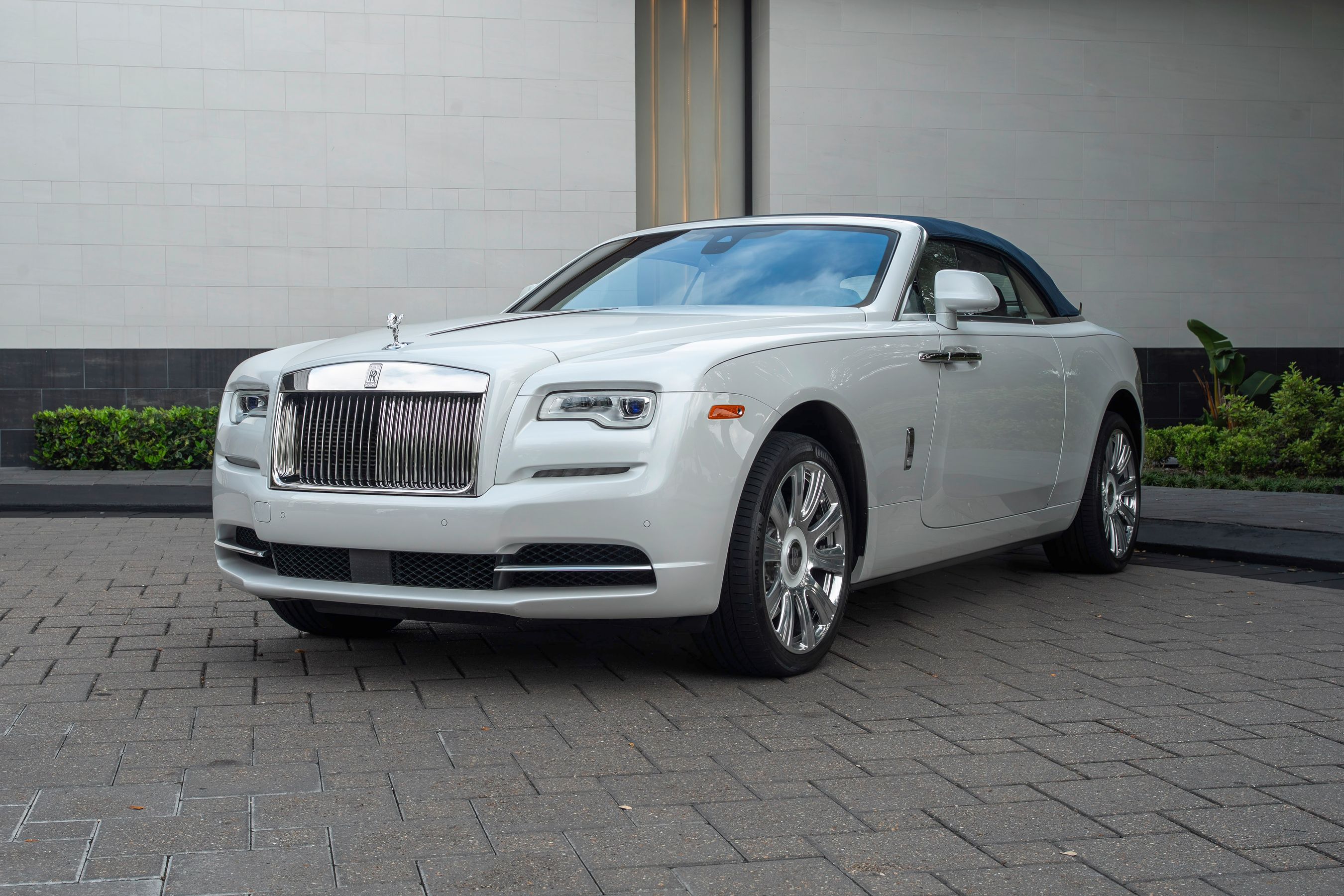 2017 Rolls-Royce Dawn Base