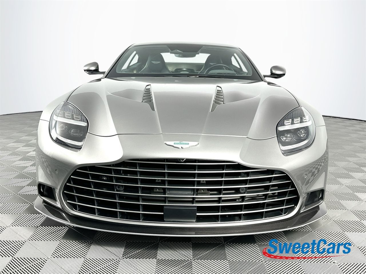 2025 Aston Martin Vanquish Coupe's photo