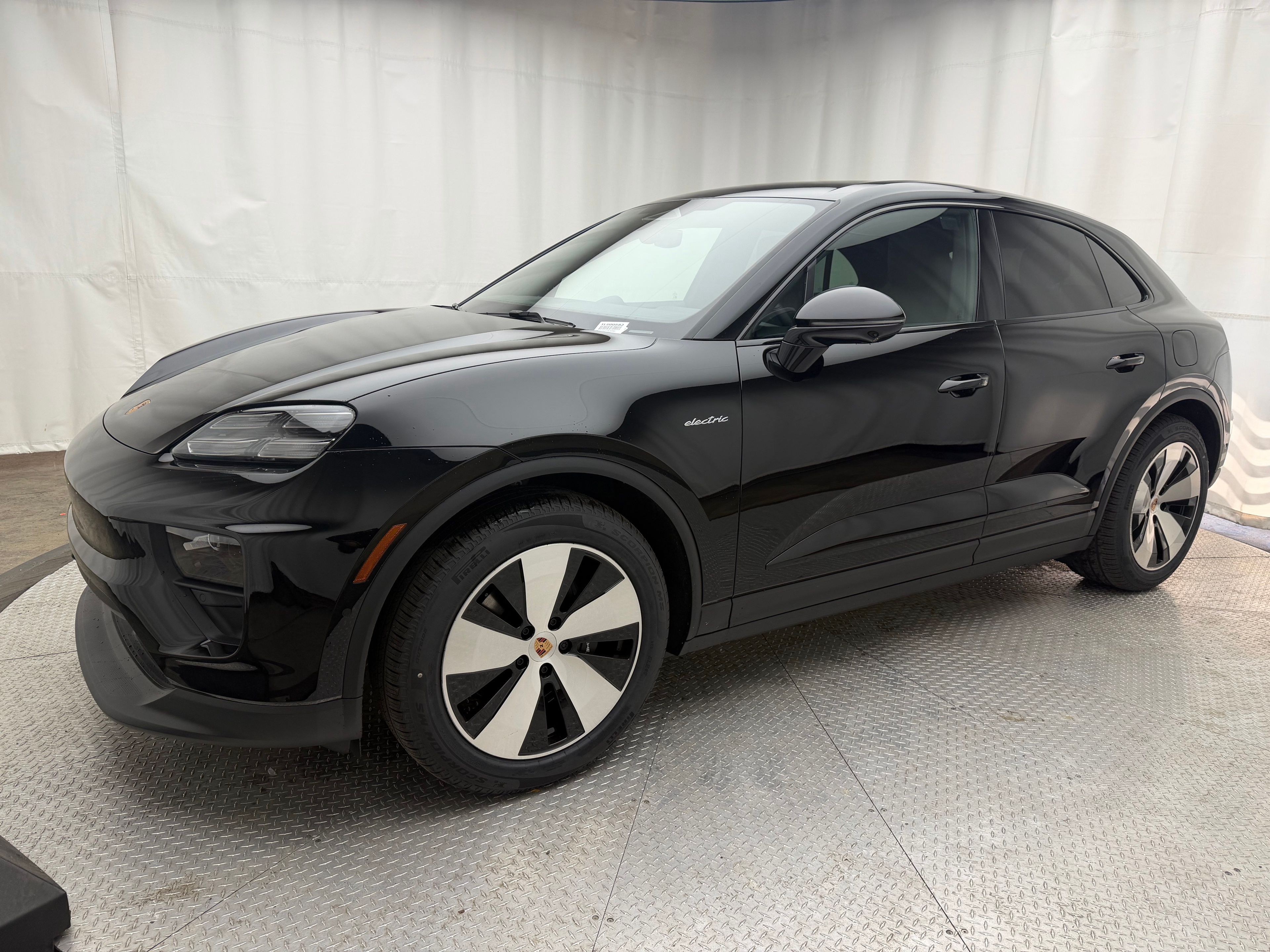 Thumbnail: 2026 Porsche Macan - 1